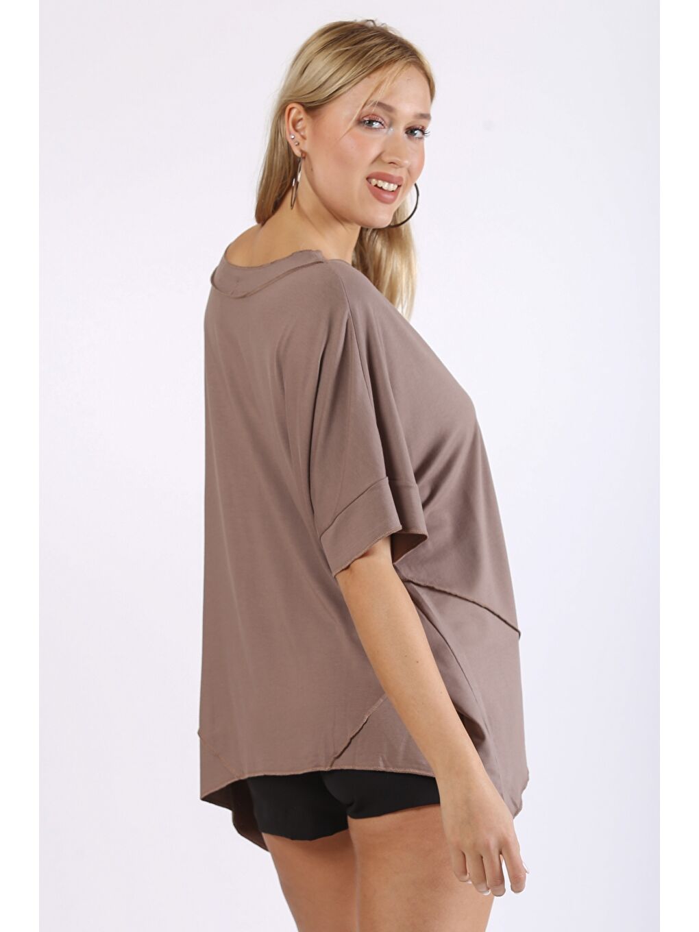 Bej Vizon Yuvarlak Yaka Kısa Kol Asimetrik Örme Tişört-7
