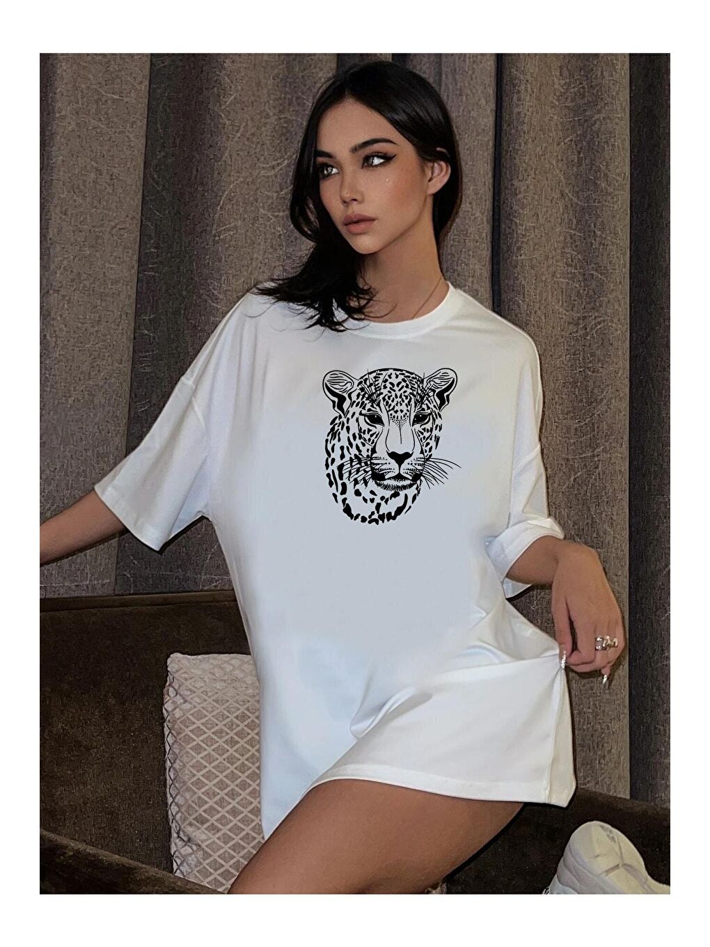 Trendseninle Beyaz Kadın Beyaz Leopar Figür Baskılı Oversize Tişört