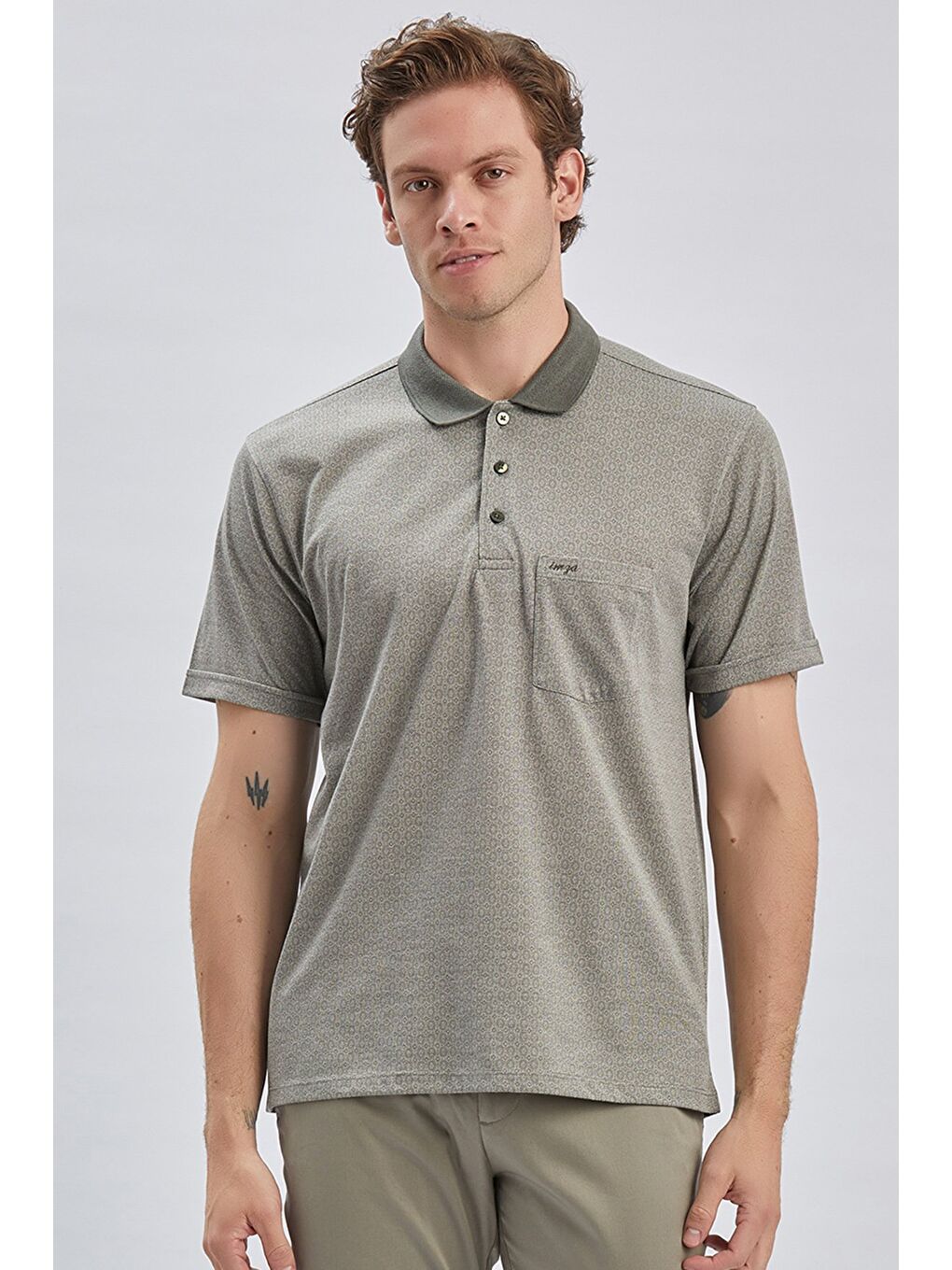 Koyu Haki Desenli Jakarlı Polo Yaka Cepli Klasik Comfort Fit Rahat Kesim Tişört 1011240172