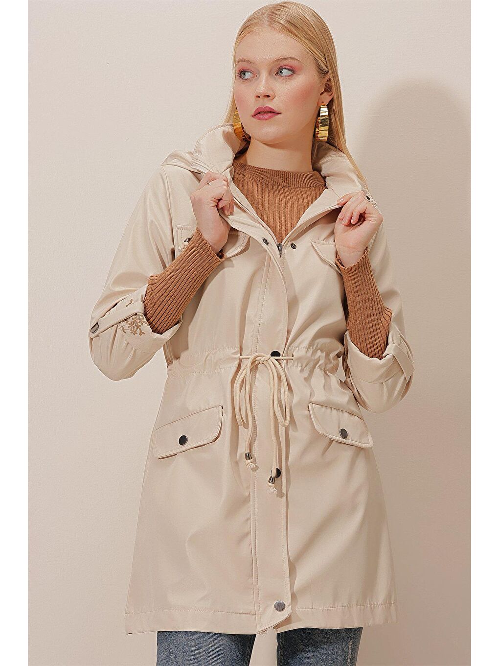 Ekru Kapüşonlu Kapak Cepli TRENÇ