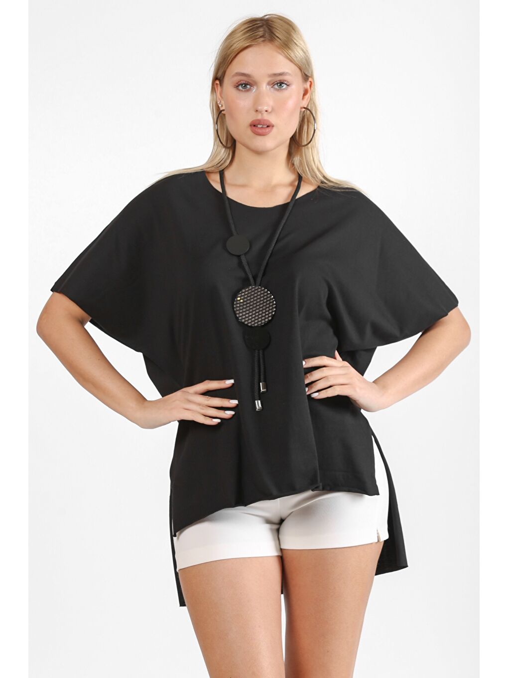 Siyah Yuvarlak Yaka Yarasa Kol Yırtmaçlı Örme Tişört-2