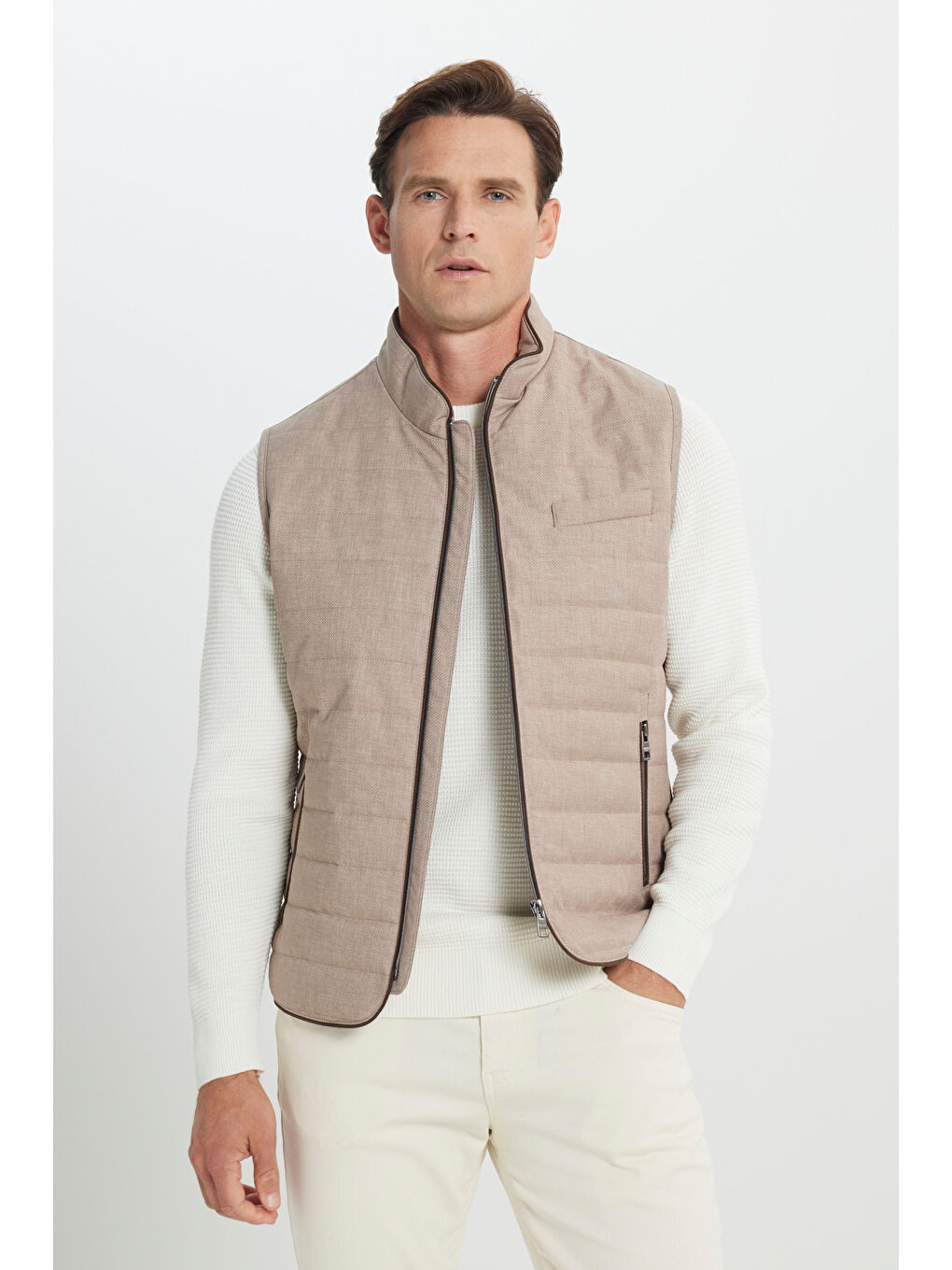 Erkek Bej Pamuklu Standart Fit Normal Kesim Dik Yaka Diagonal Desenli Casual Yelek