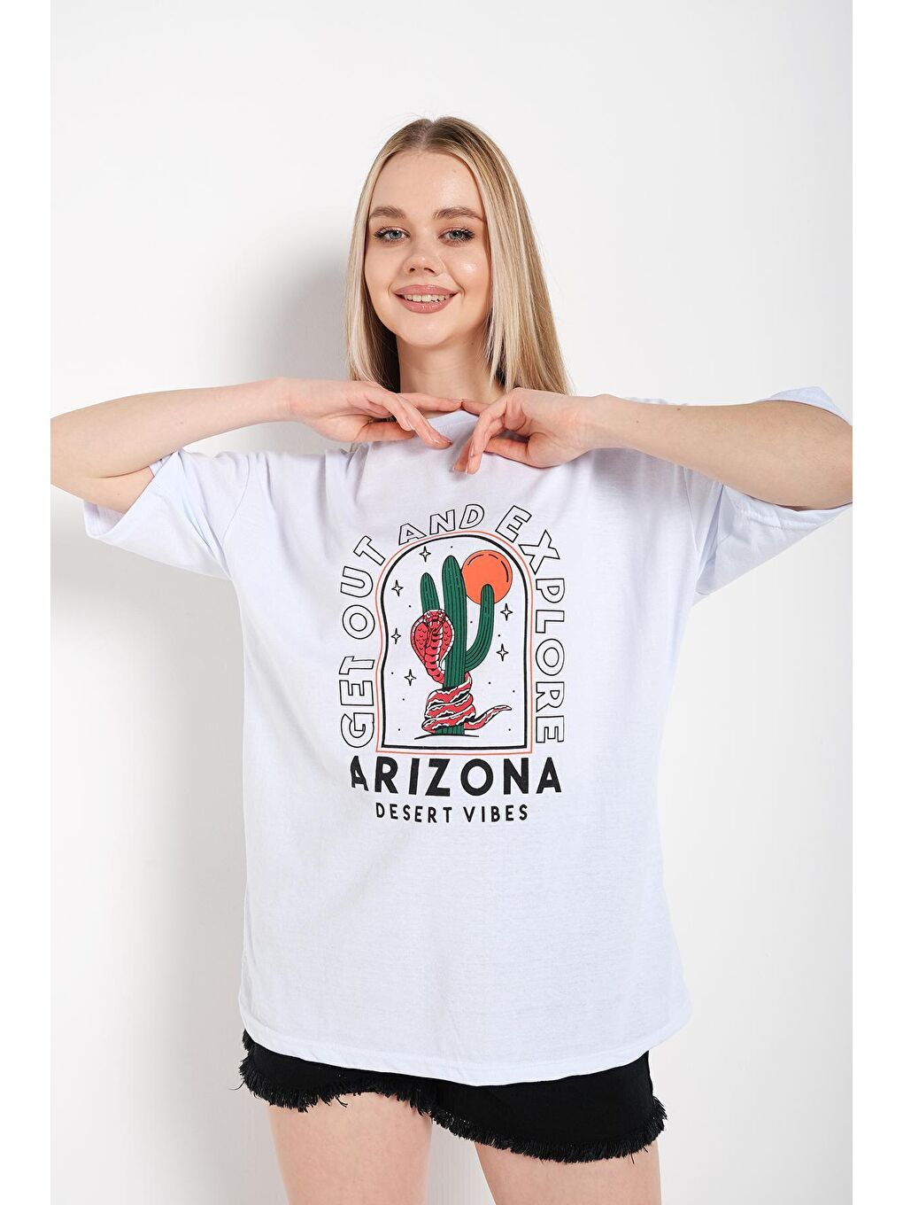 Kadın Beyaz Oversize Arizona Baskılı Tişört-1
