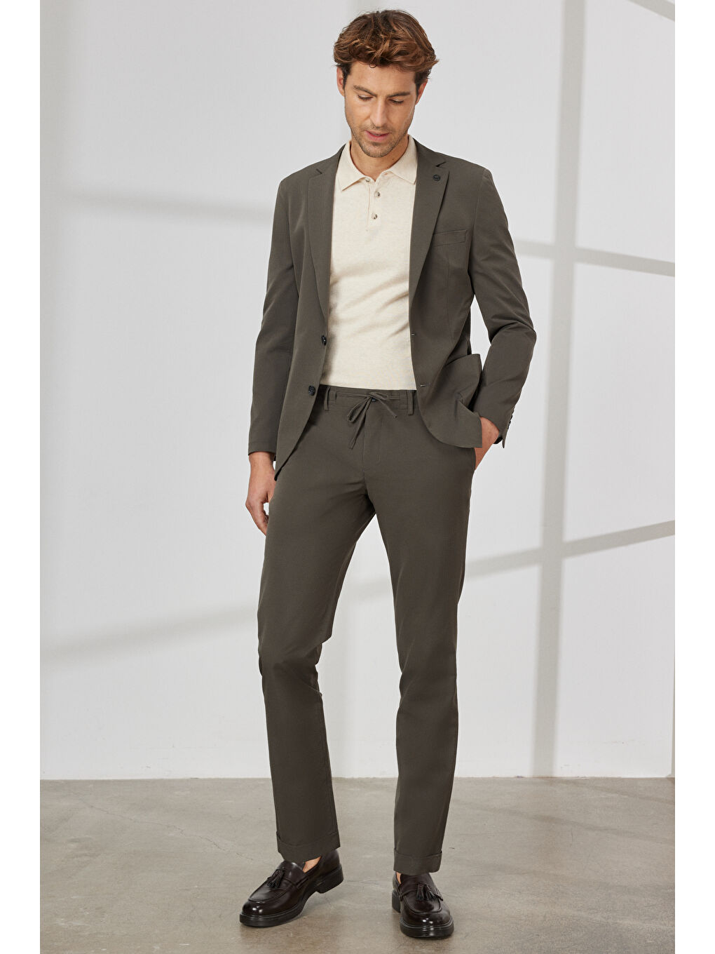 Erkek Haki Slim Fit Dar Kesim Kırlangıç Yaka Çizgili Takım Elbise