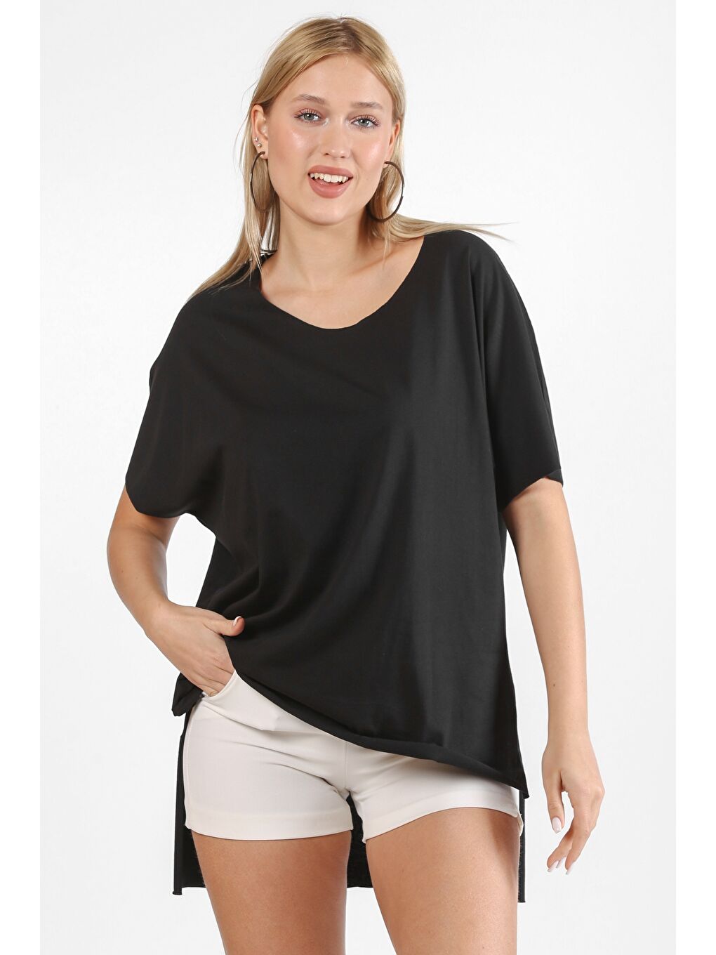 Siyah Yuvarlak Yaka Yarasa Kol Yırtmaçlı Örme Tişört-4