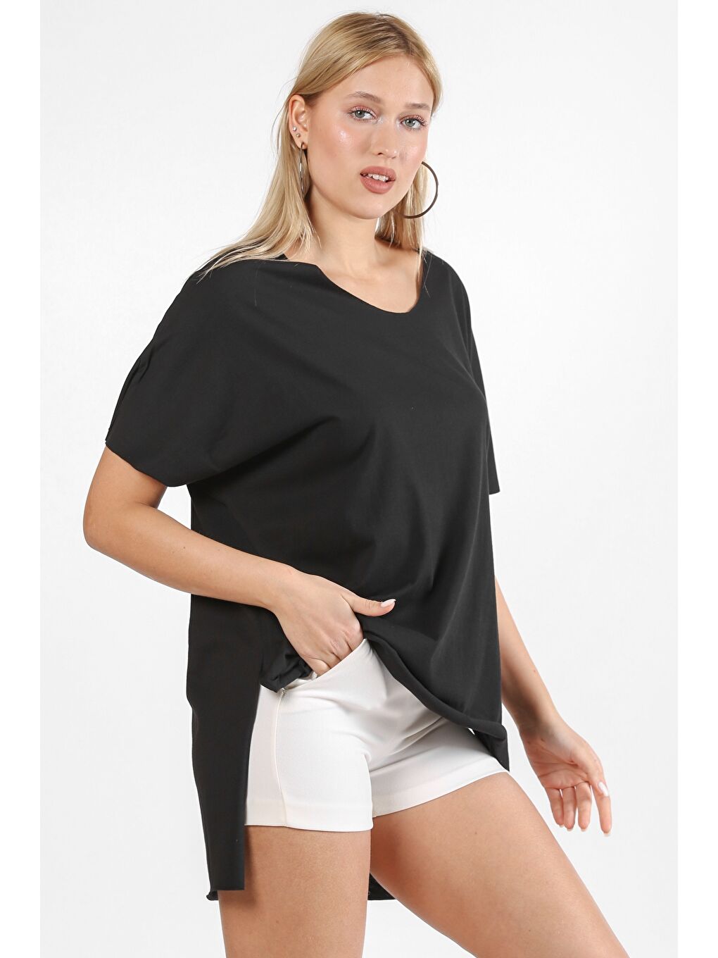 Siyah Yuvarlak Yaka Yarasa Kol Yırtmaçlı Örme Tişört-5