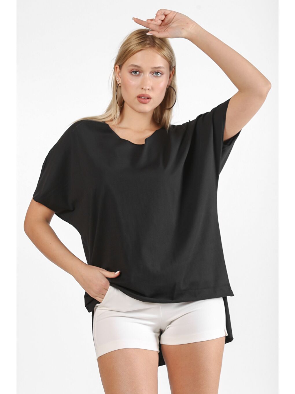 Siyah Yuvarlak Yaka Yarasa Kol Yırtmaçlı Örme Tişört-6