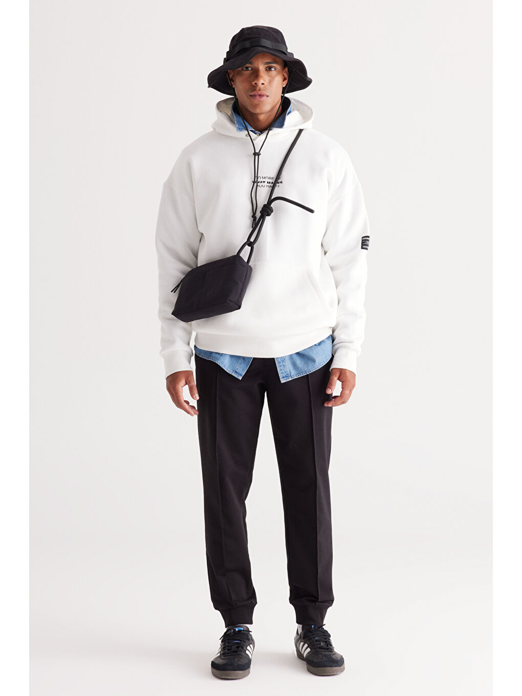 Erkek Siyah Standart Fit Normal Kesim Pamuklu Jogger Eşofman Altı-1