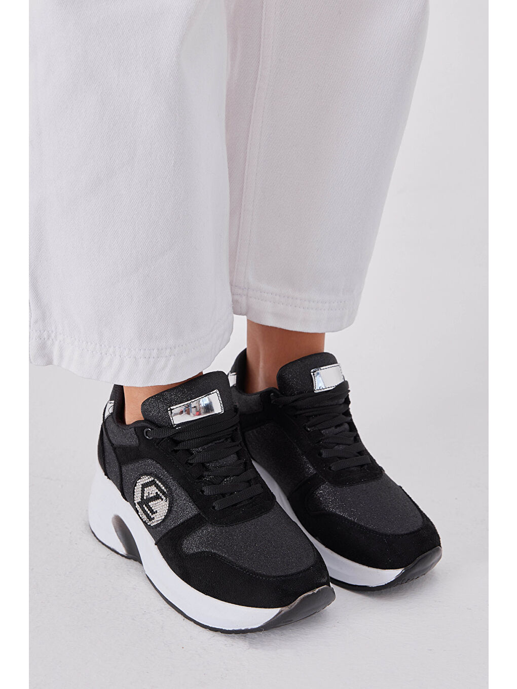 Kadın Siyah Süet Yüksek Taban Simli Bağcıklı Spor Ayakkabı