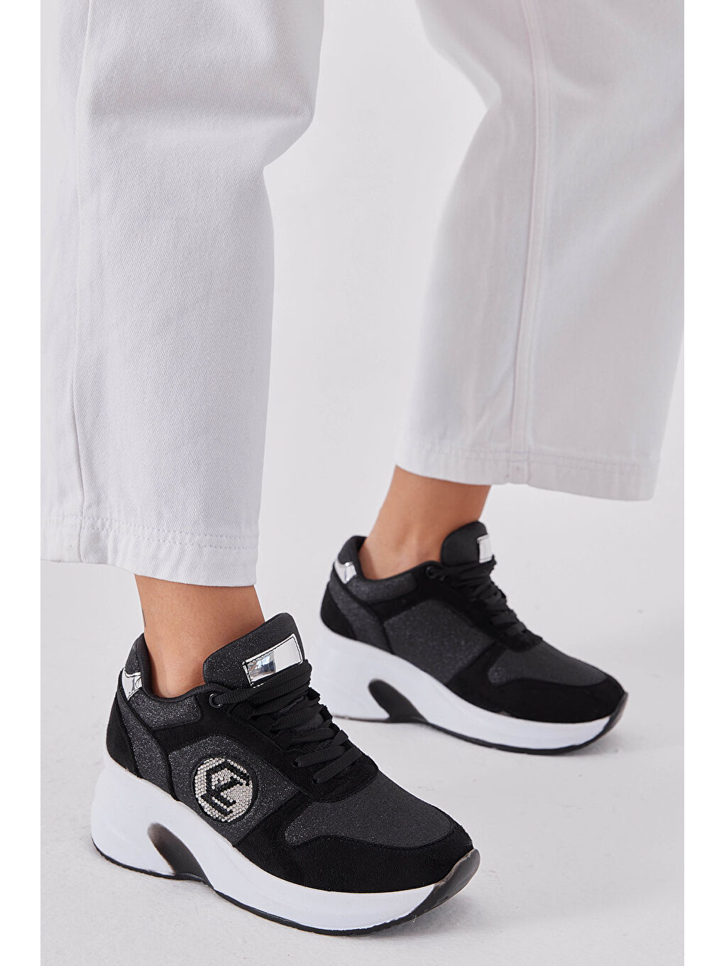 Kadın Siyah Süet Yüksek Taban Simli Bağcıklı Spor Ayakkabı-1