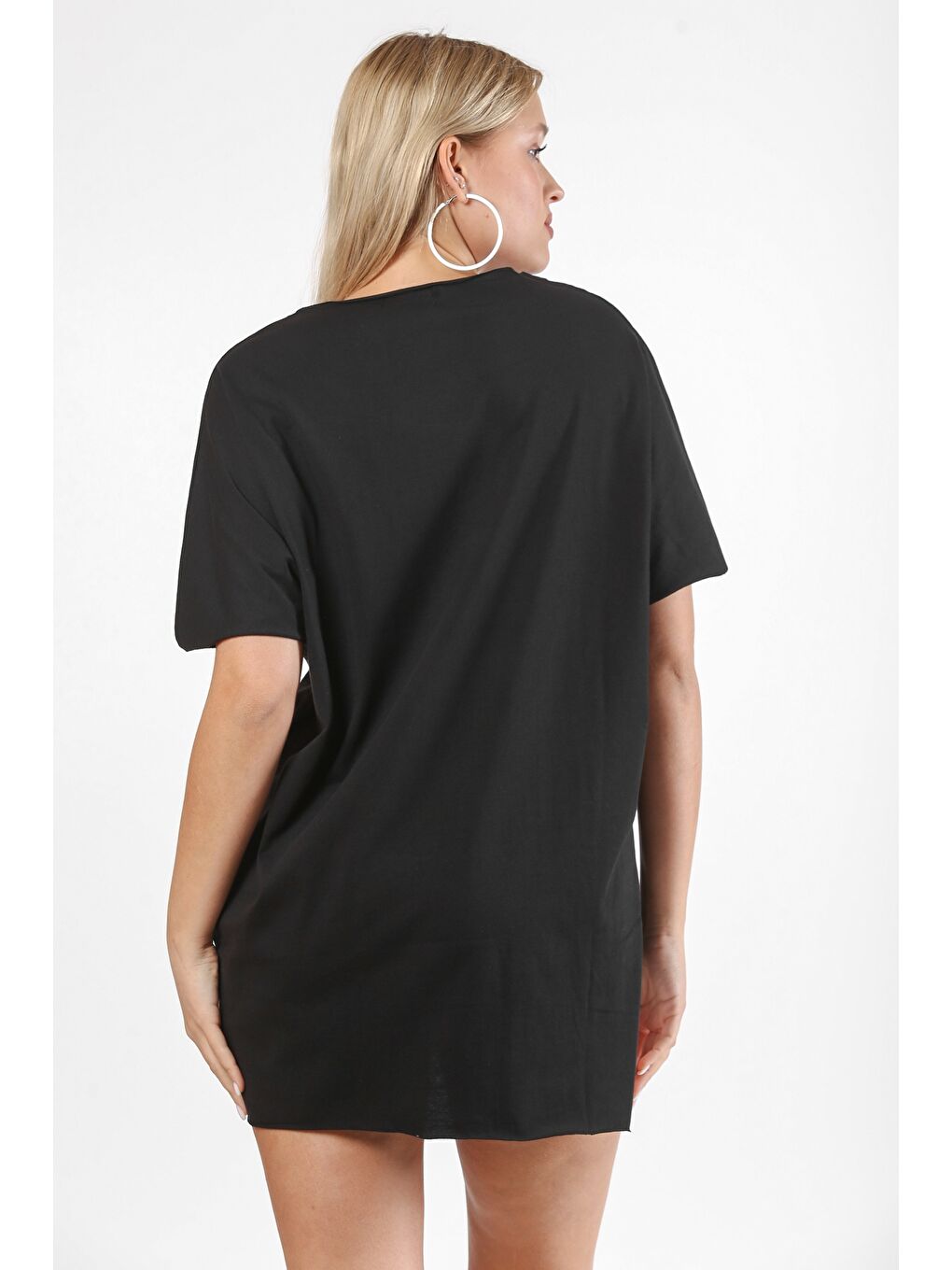 Siyah Yuvarlak Yaka Yarasa Kol Yırtmaçlı Örme Tişört-7