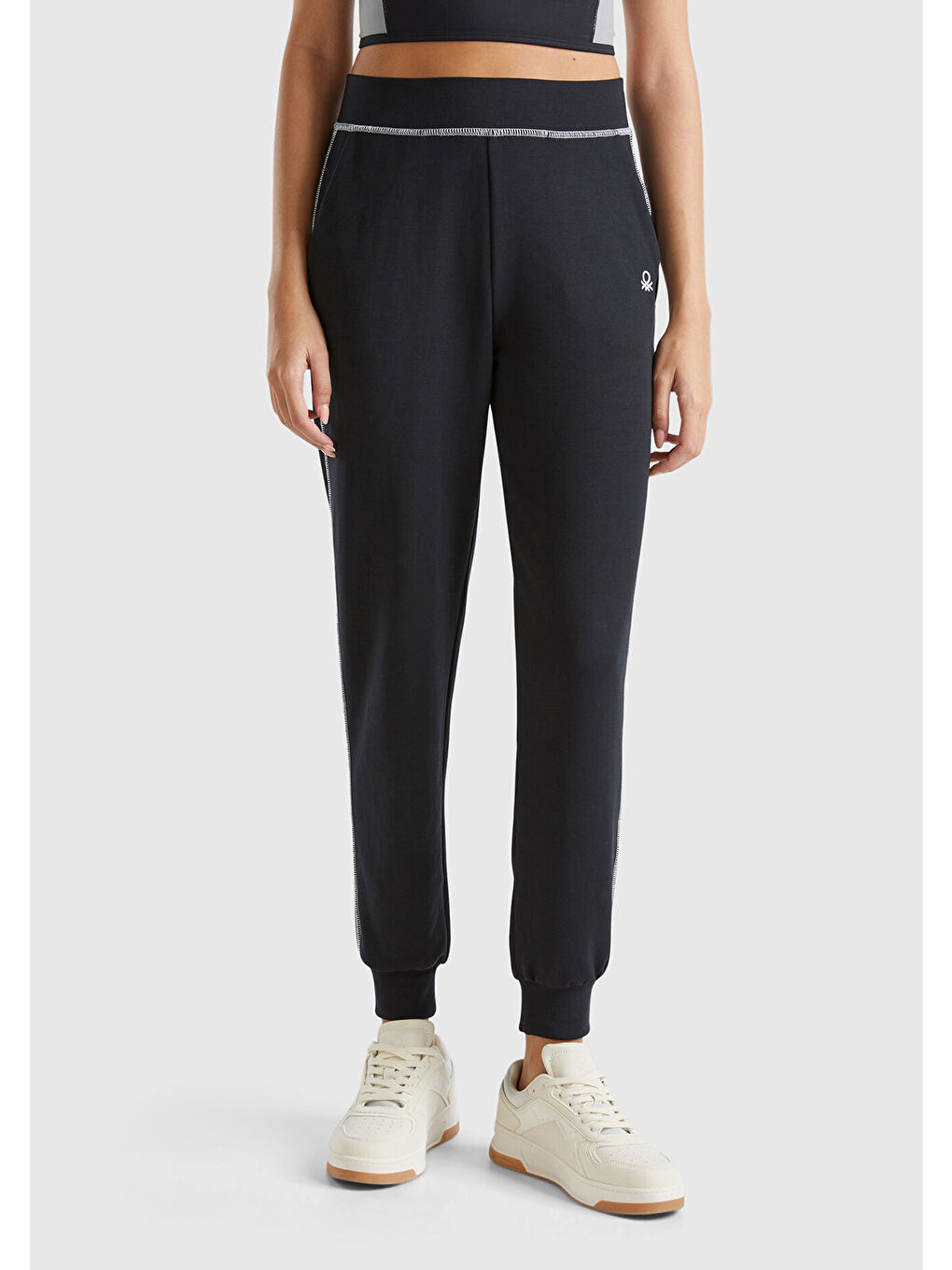 Kadın Siyah Modal Karışımlı Önü Logo Detaylı Bilek Manşetli Eşofman Altı-1