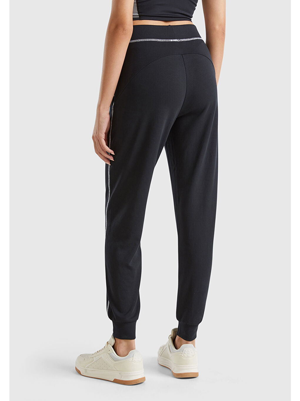 Kadın Siyah Modal Karışımlı Önü Logo Detaylı Bilek Manşetli Eşofman Altı-3