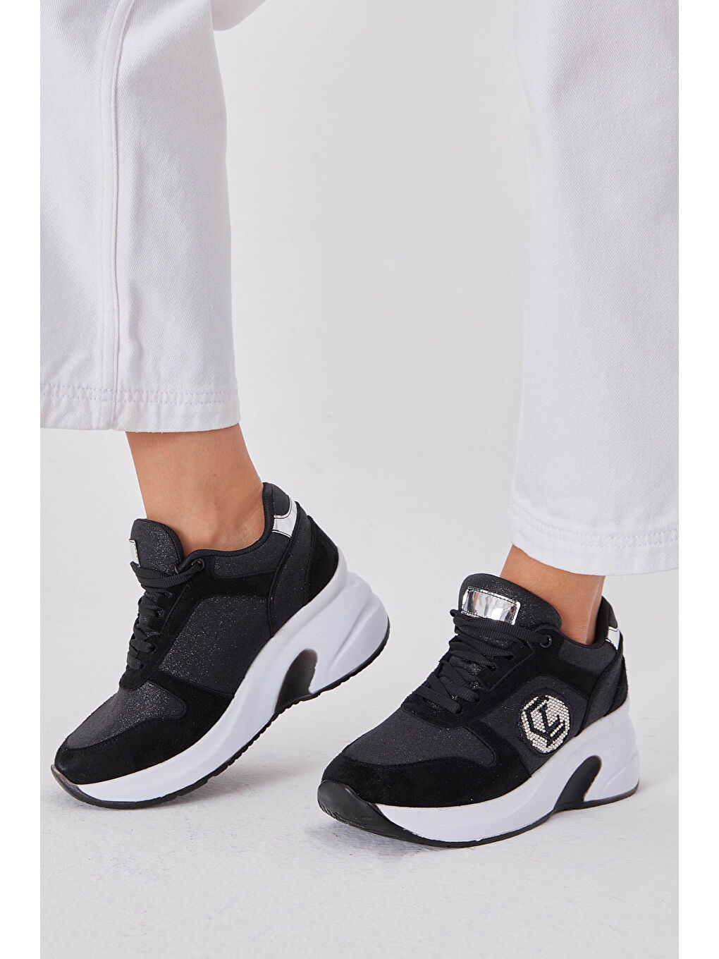Kadın Siyah Süet Yüksek Taban Simli Bağcıklı Spor Ayakkabı-2