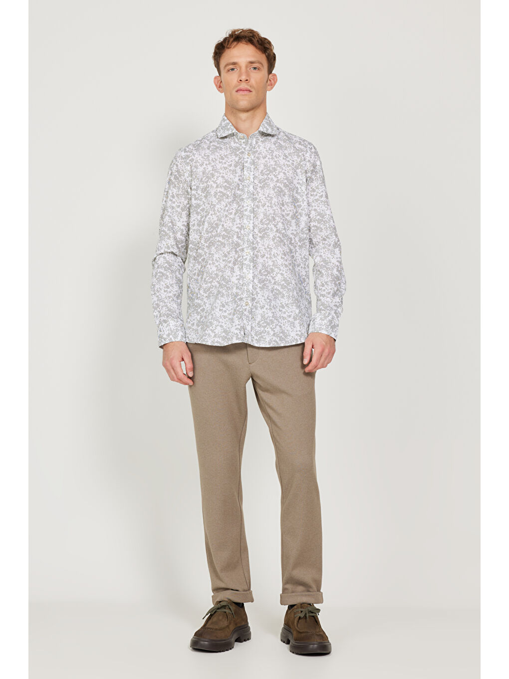 Erkek Beyaz-Haki Slim Fit Dar Kesim Düğmeli Yaka Baskılı Gömlek-1