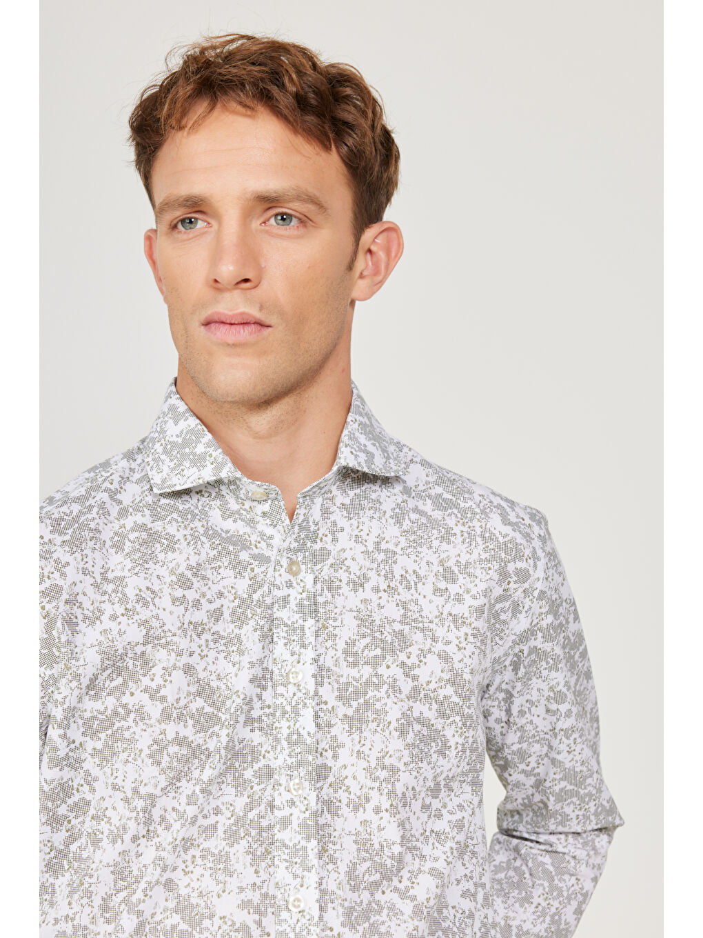 Erkek Beyaz-Haki Slim Fit Dar Kesim Düğmeli Yaka Baskılı Gömlek-2