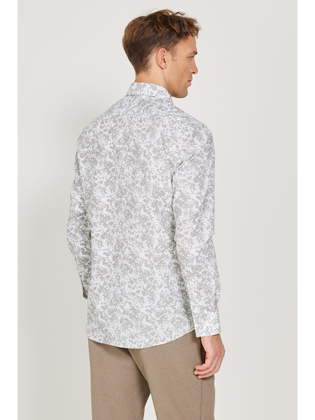 Erkek Beyaz-Haki Slim Fit Dar Kesim Düğmeli Yaka Baskılı Gömlek-5