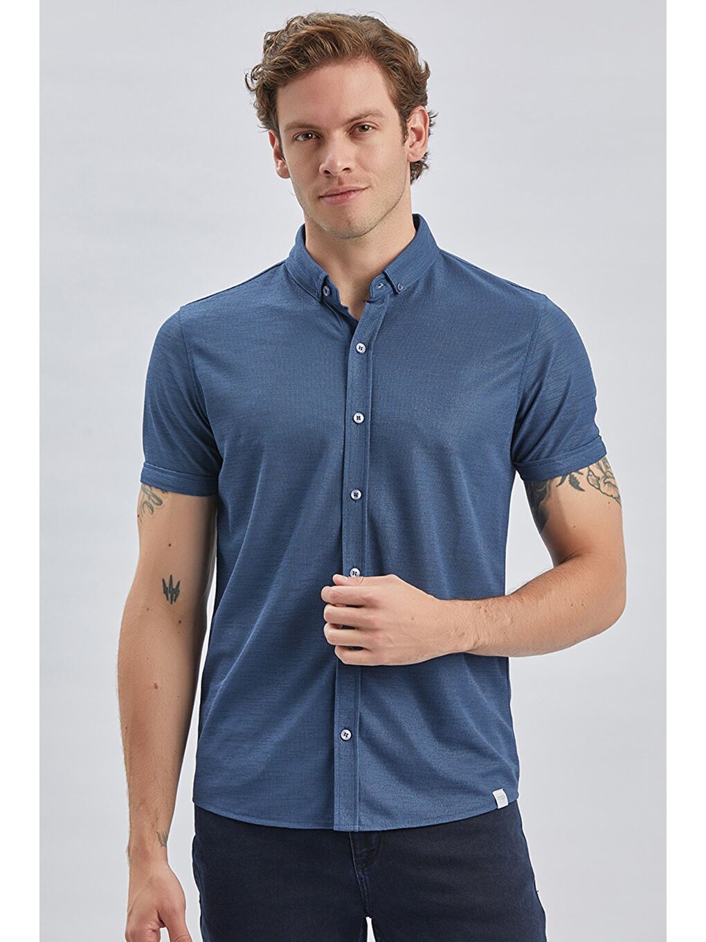 Lacivert Desenli Jakarlı Düğmeli Yaka Casual Slim Fit Dar Kesim Gömlek 1011240151