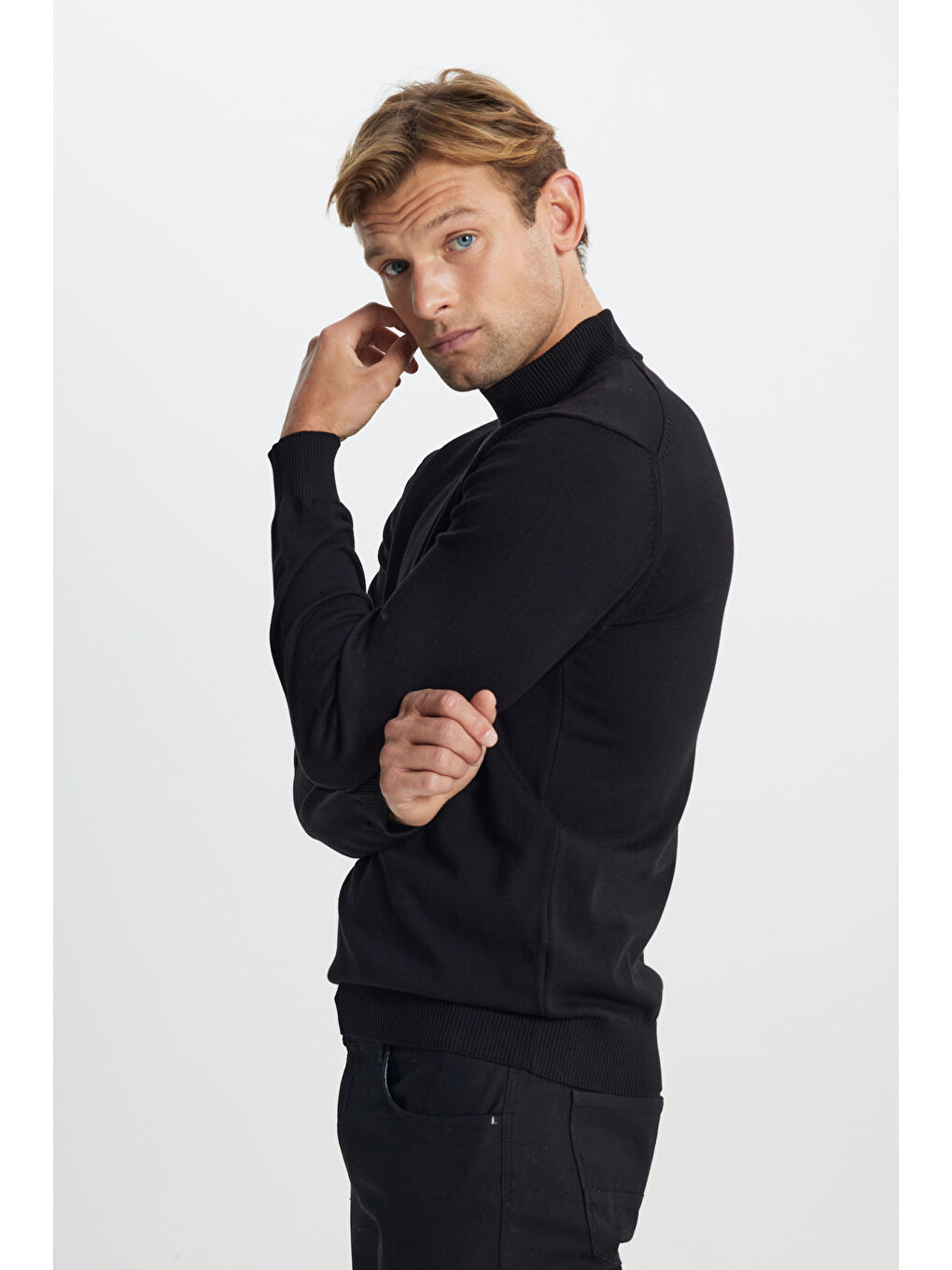 Erkek Siyah Pamuklu Standart Fit Normal Kesim Yarım Balıkçı Yaka Triko Kazak-2