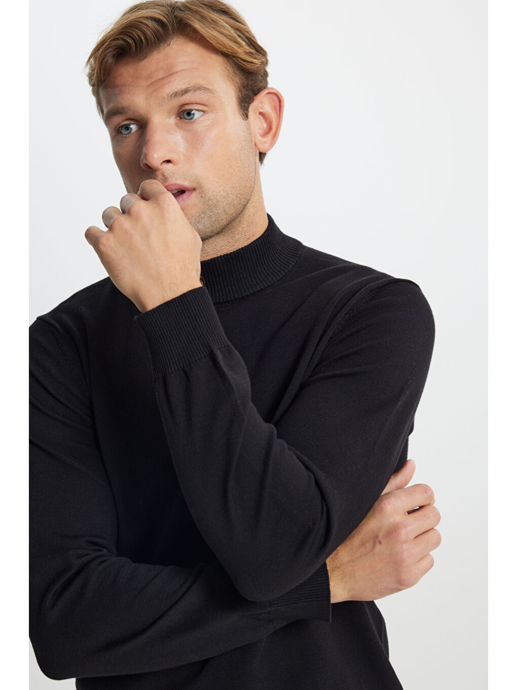 Erkek Siyah Pamuklu Standart Fit Normal Kesim Yarım Balıkçı Yaka Triko Kazak-4