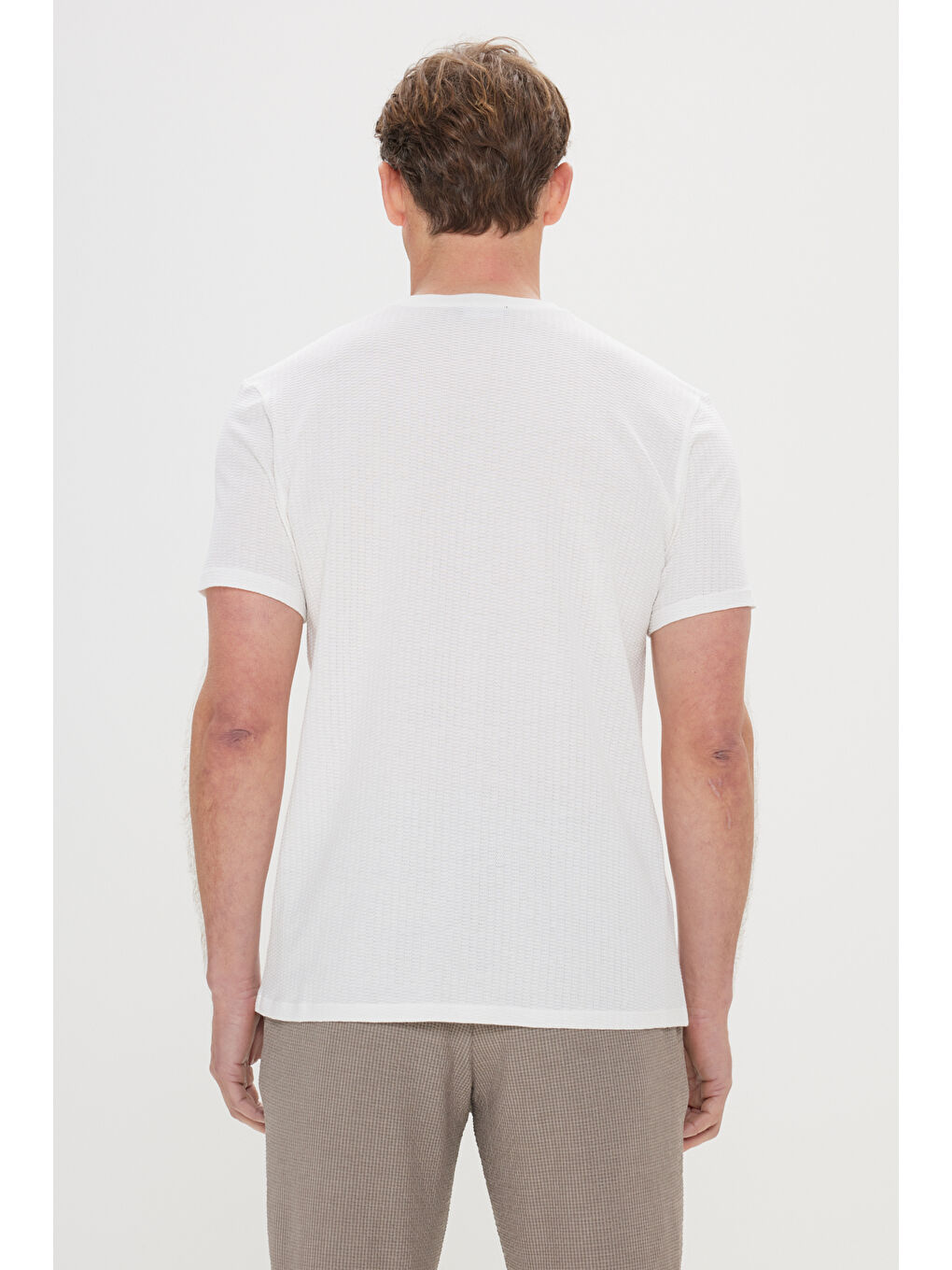 Erkek Beyaz Slim Fit Dar Kesim %100 Pamuk Armürlü Bisiklet Yaka Tişört-4