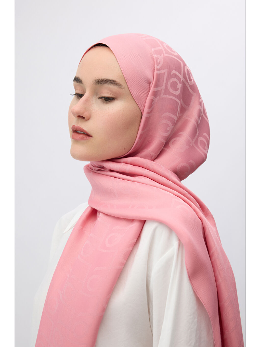 İpek Jakar Monogram Şal Pembe-1