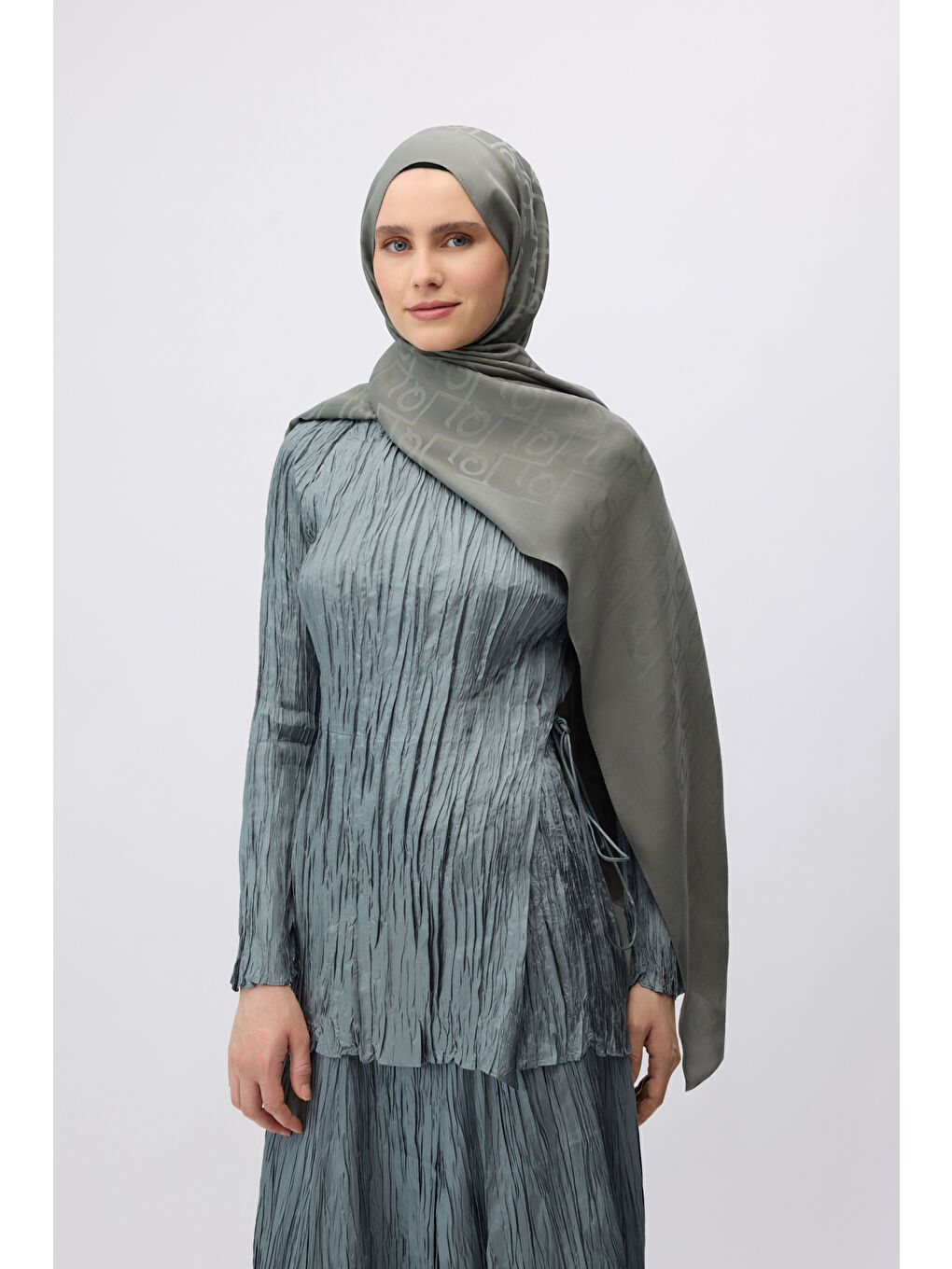 İpek Jakar Monogram Şal Gri-1