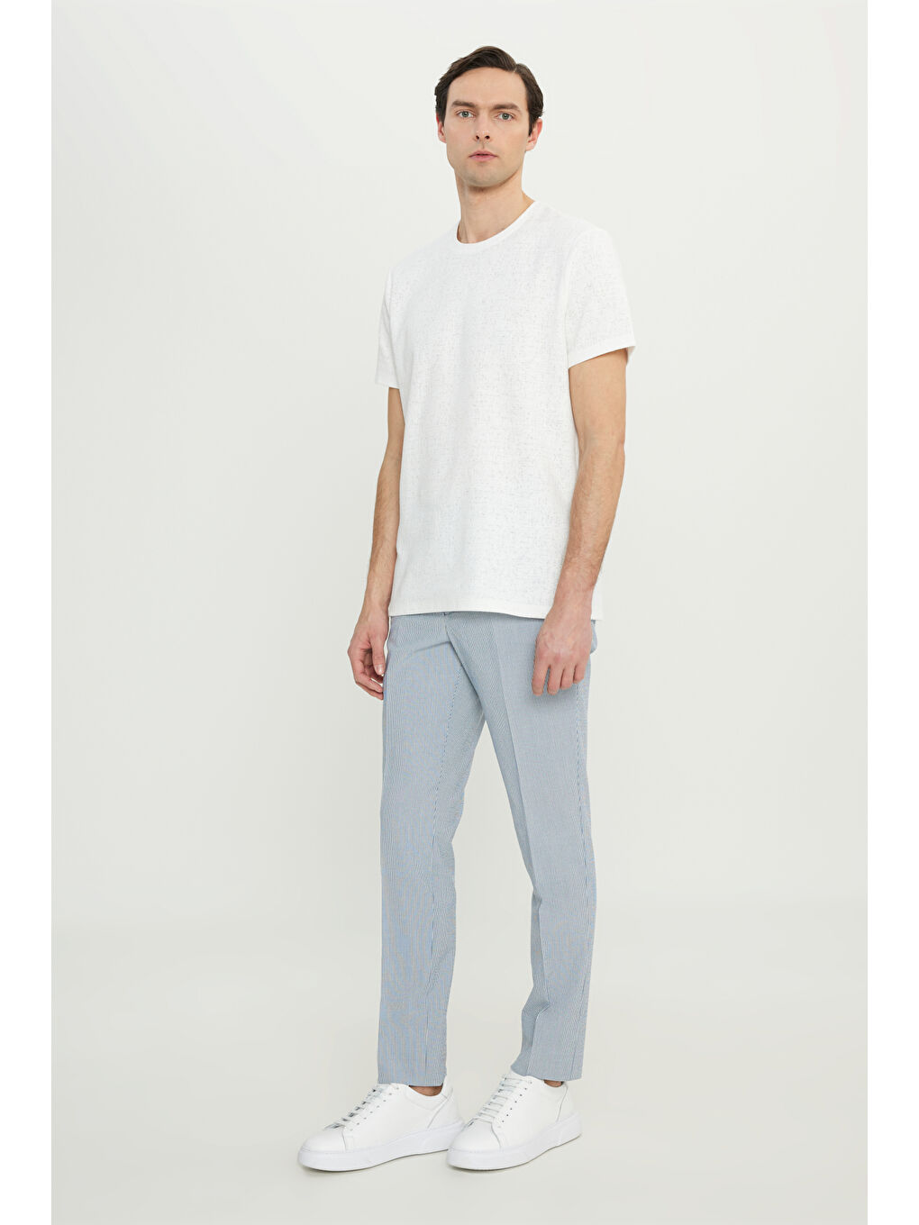 Erkek Ekru Pamuklu Slim Fit Dar Kesim Bisiklet Yaka Jakarlı Esnek Tişört-1