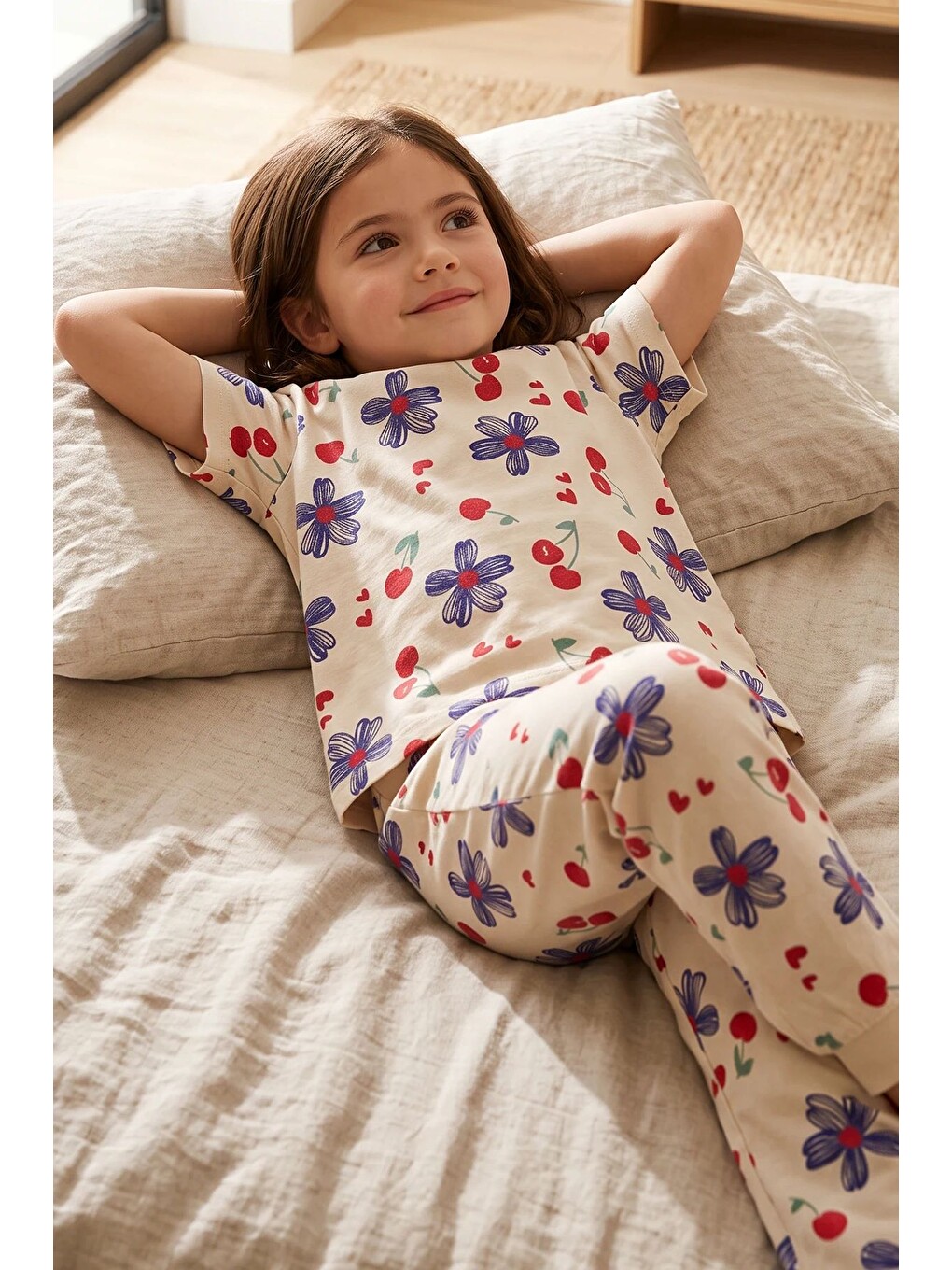 Kız Çocuk Lacivert Çiçek Ve Kiraz Desenli Kısa Kollu Beyaz Renk Pijama Takımı-5