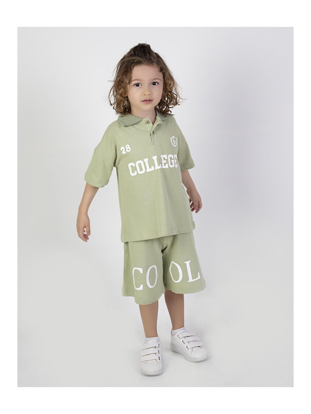 Yeşil Erkek BebekCollege Baskılı Şortlu Kısa Kollu Polo Yaka Lekos KumaşBasic Takım 2-5 Yaş