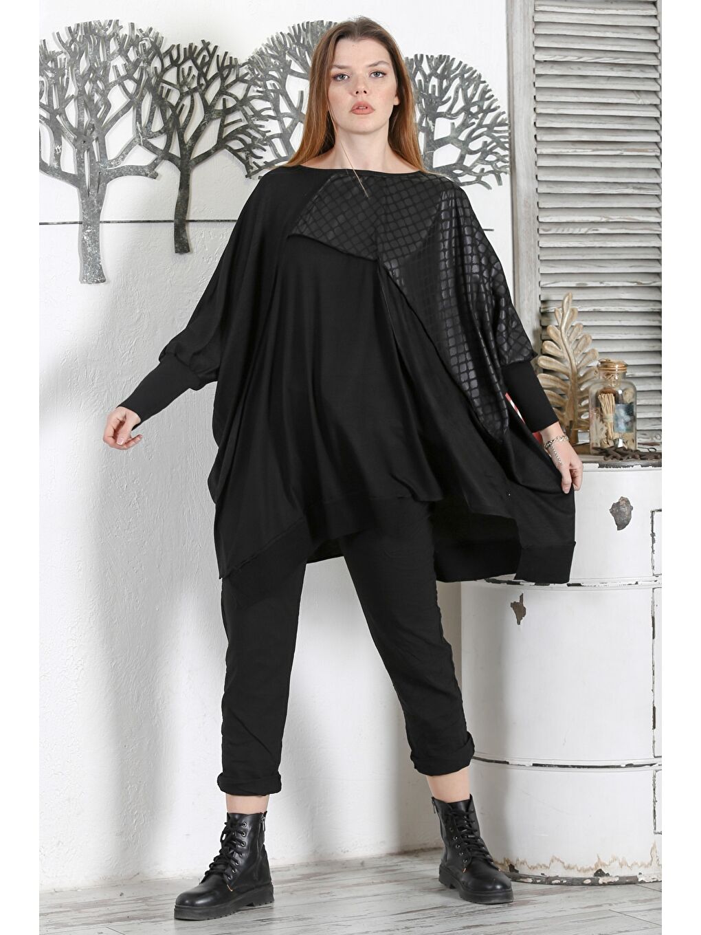 Siyah Kayık Yaka Yarasa Kol Deri Garnili Casual Asimetrik Oversize Örme Tunik