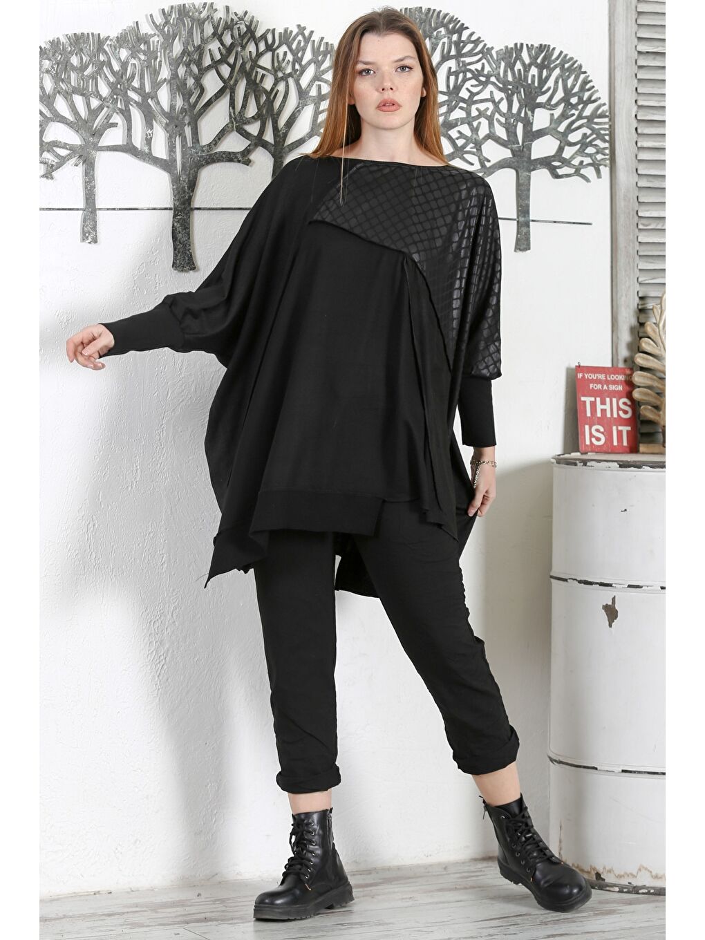 Siyah Kayık Yaka Yarasa Kol Deri Garnili Casual Asimetrik Oversize Örme Tunik-1