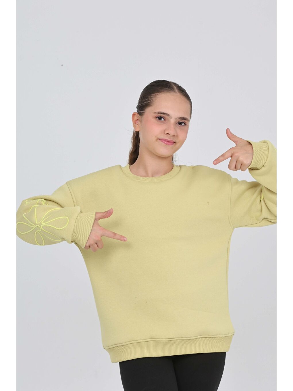 Yeşil Kız Çocuk Relax Fit Bisiklet Yaka Düşük Omuz Sweatshirt-1