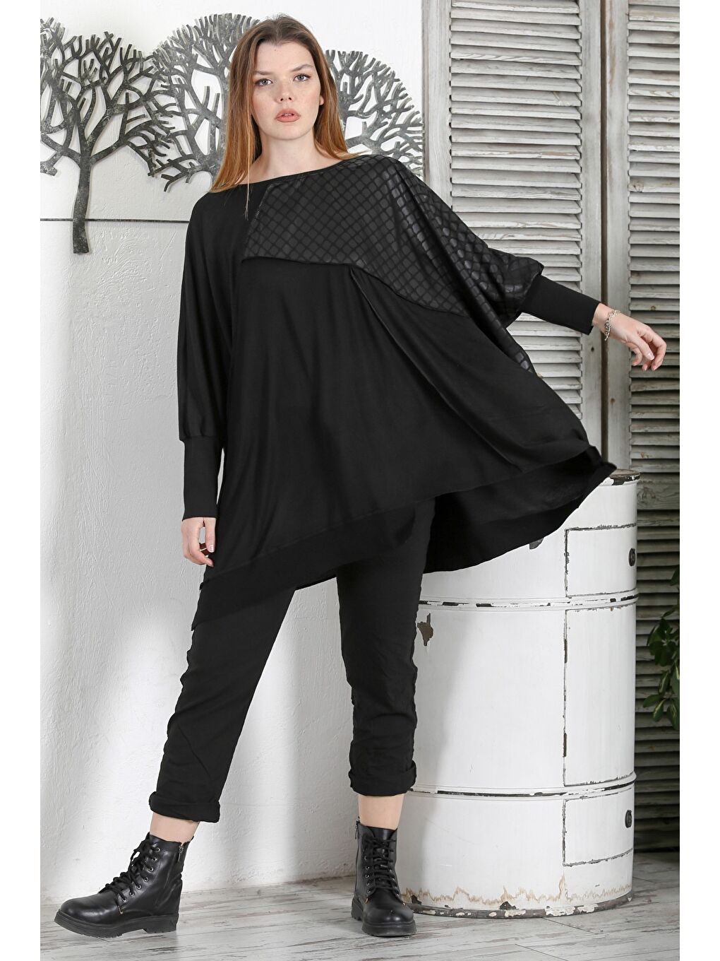 Siyah Kayık Yaka Yarasa Kol Deri Garnili Casual Asimetrik Oversize Örme Tunik-2