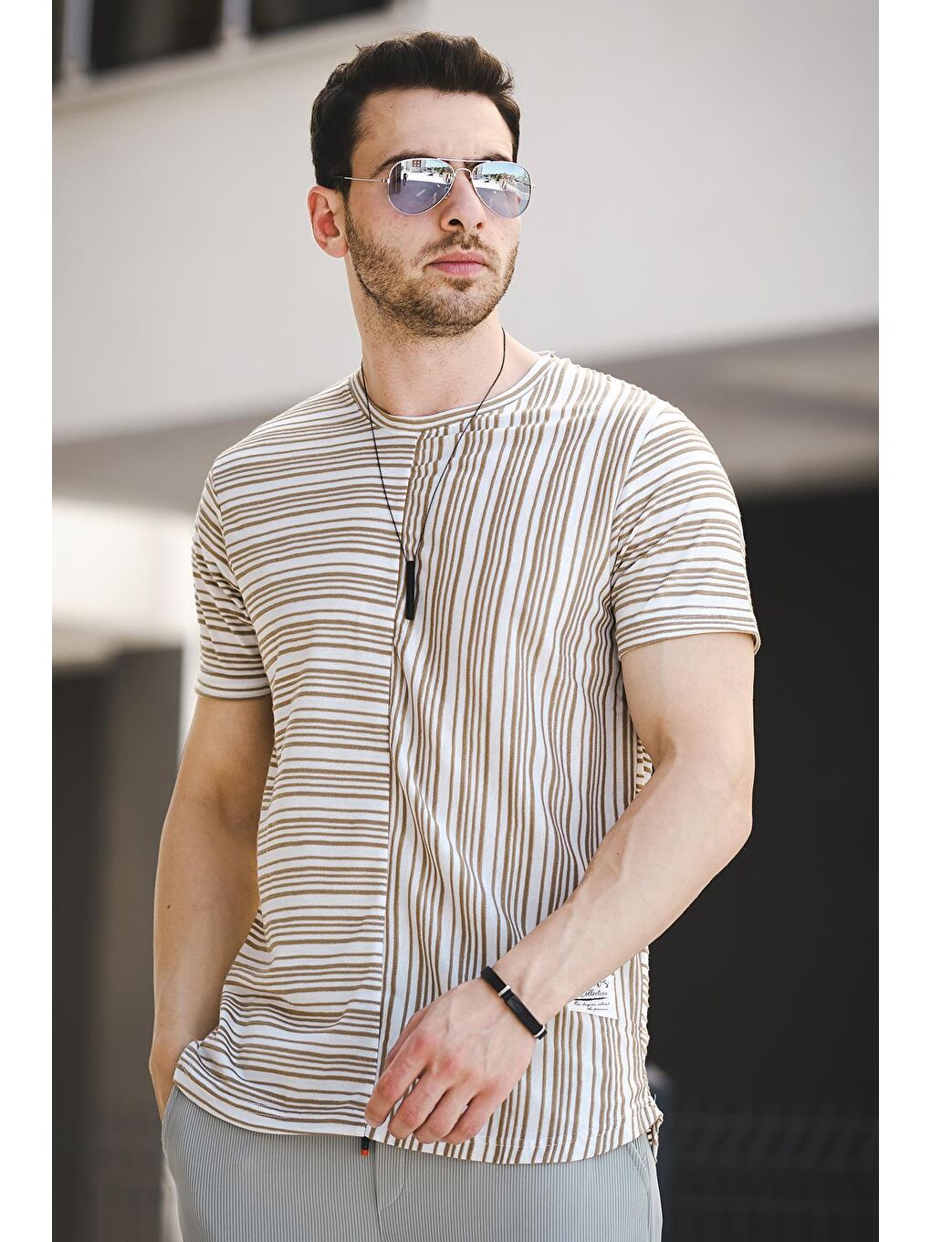 Kahverengi Nezza Çizgili Parçalı Eteği Oval Slim Fit Likralı Erkek Tişört-2