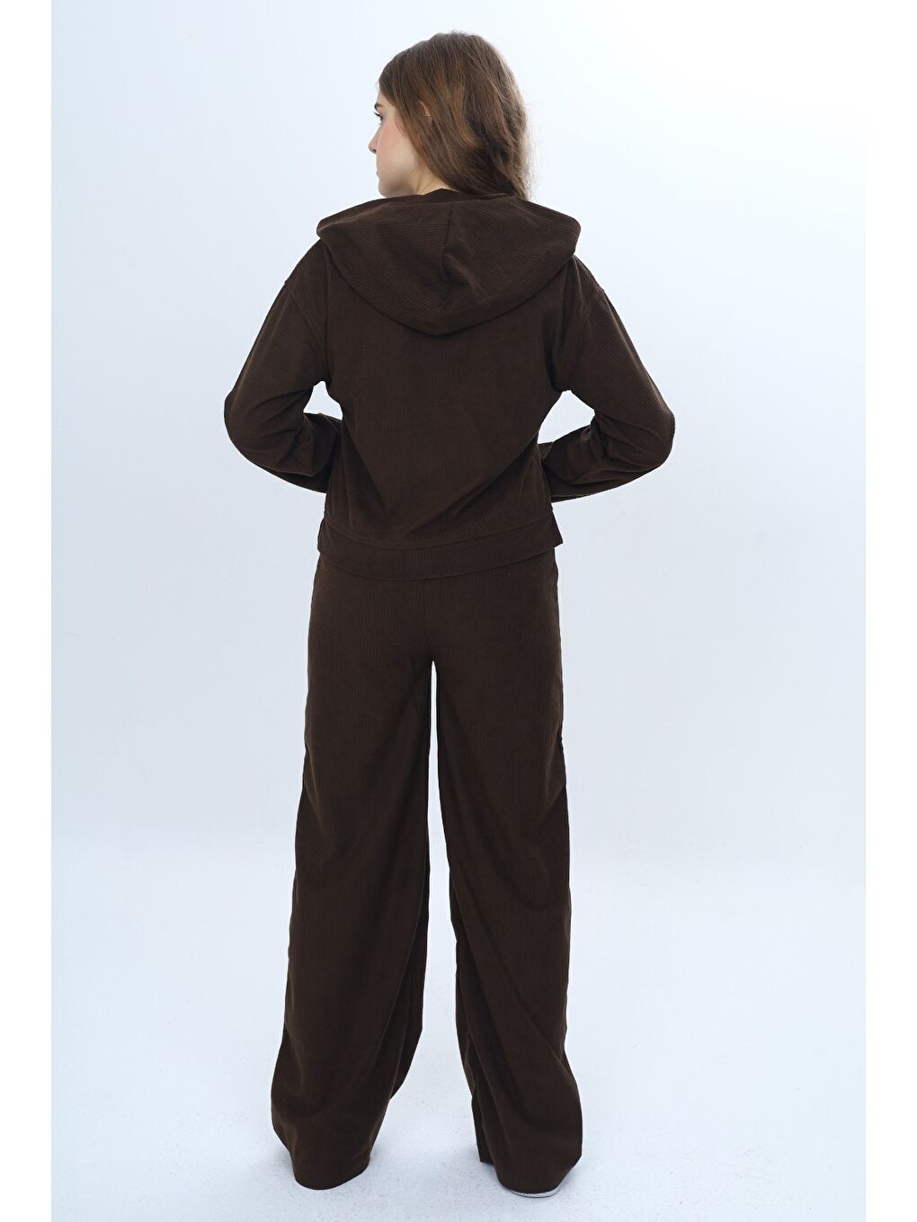 Kahverengi Kız Çocuk 2'li Takım Kapüşonlu Düşük Omuz Sweatshirt Bol Paça Cepli Eşofman Altı & Kadife-6