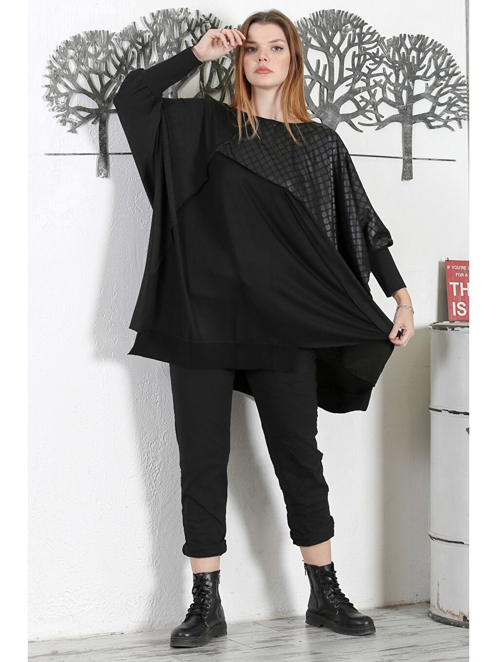 Siyah Kayık Yaka Yarasa Kol Deri Garnili Casual Asimetrik Oversize Örme Tunik-5
