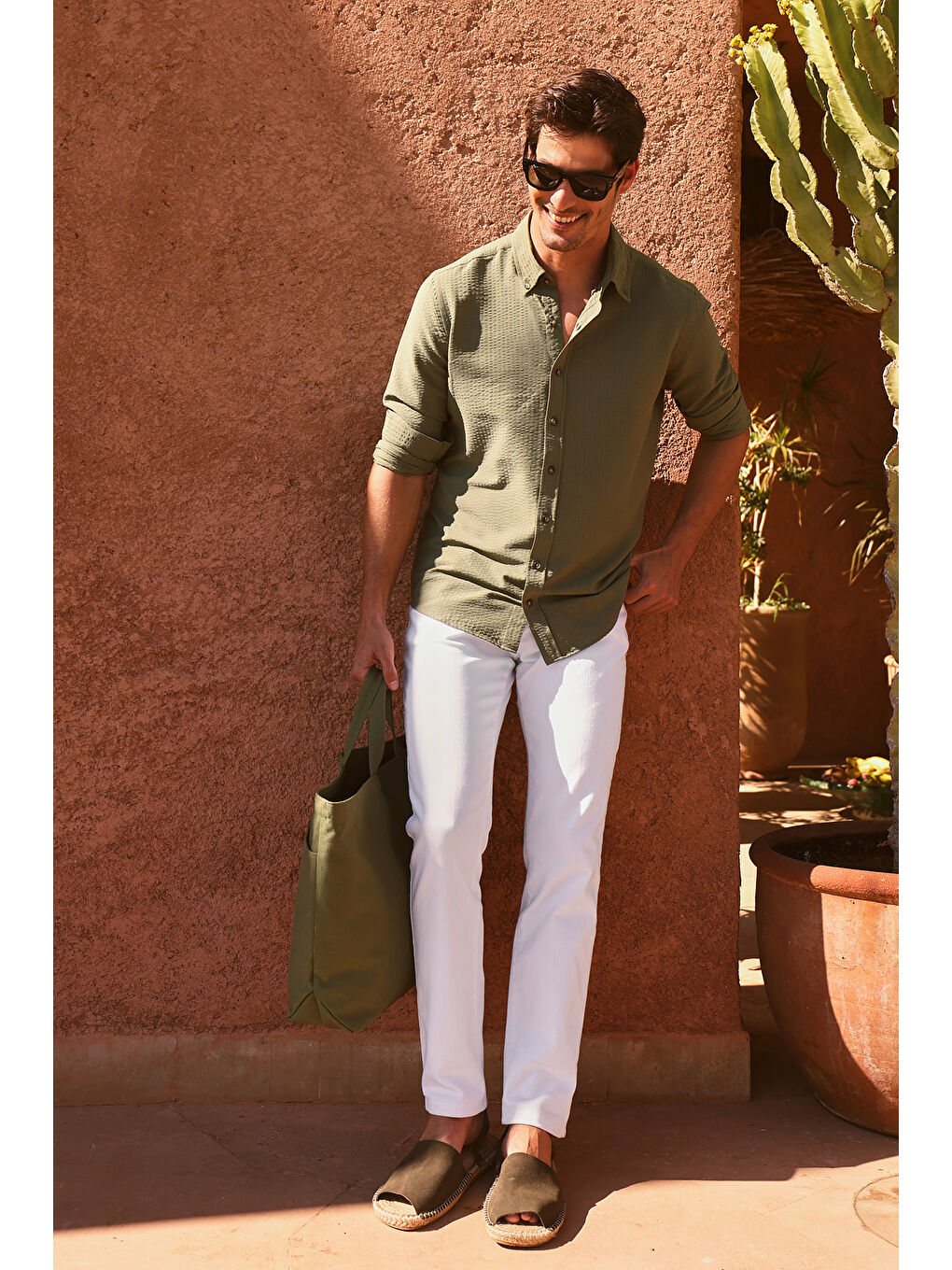 Erkek Haki Slim Fit Dar Kesim Düğmeli Yaka %100 Pamuk Gömlek