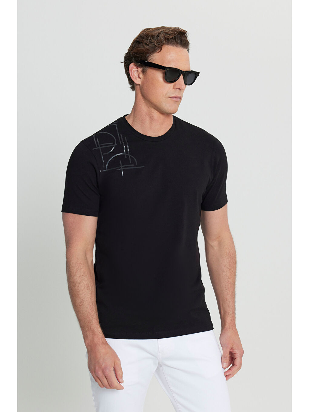 Erkek Siyah Pamuklu Slim Fit Dar Kesim Bisiklet Yaka Baskılı Esnek Tişört