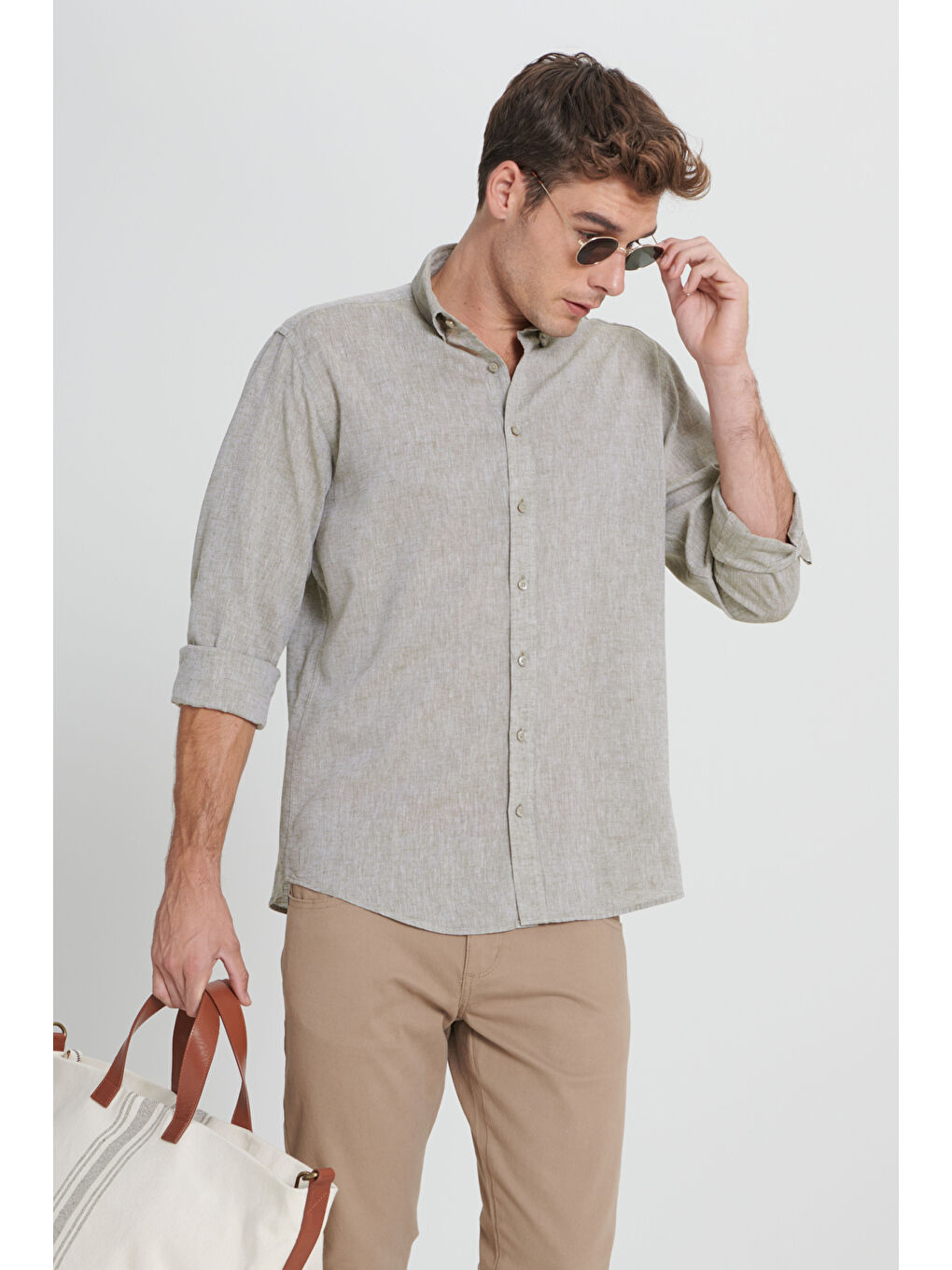 Erkek Haki Comfort Fit Rahat Kesim Düğmeli Yaka Keten Gömlek