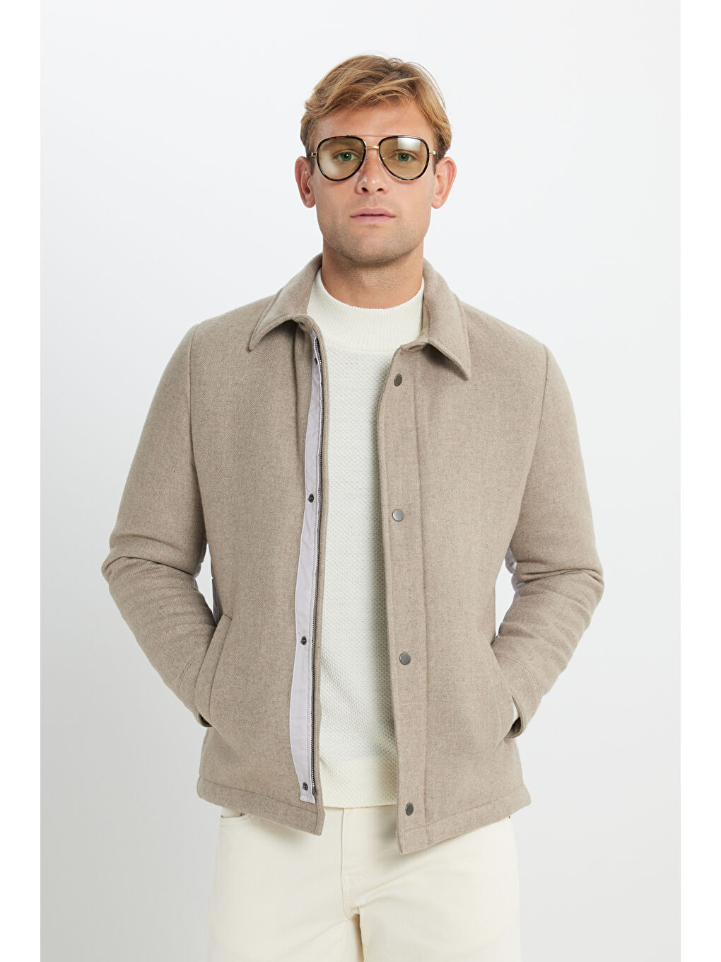 Erkek Bej Standart Fit Normal Kesim Renk Bloklu Yan Cepli Mont-2