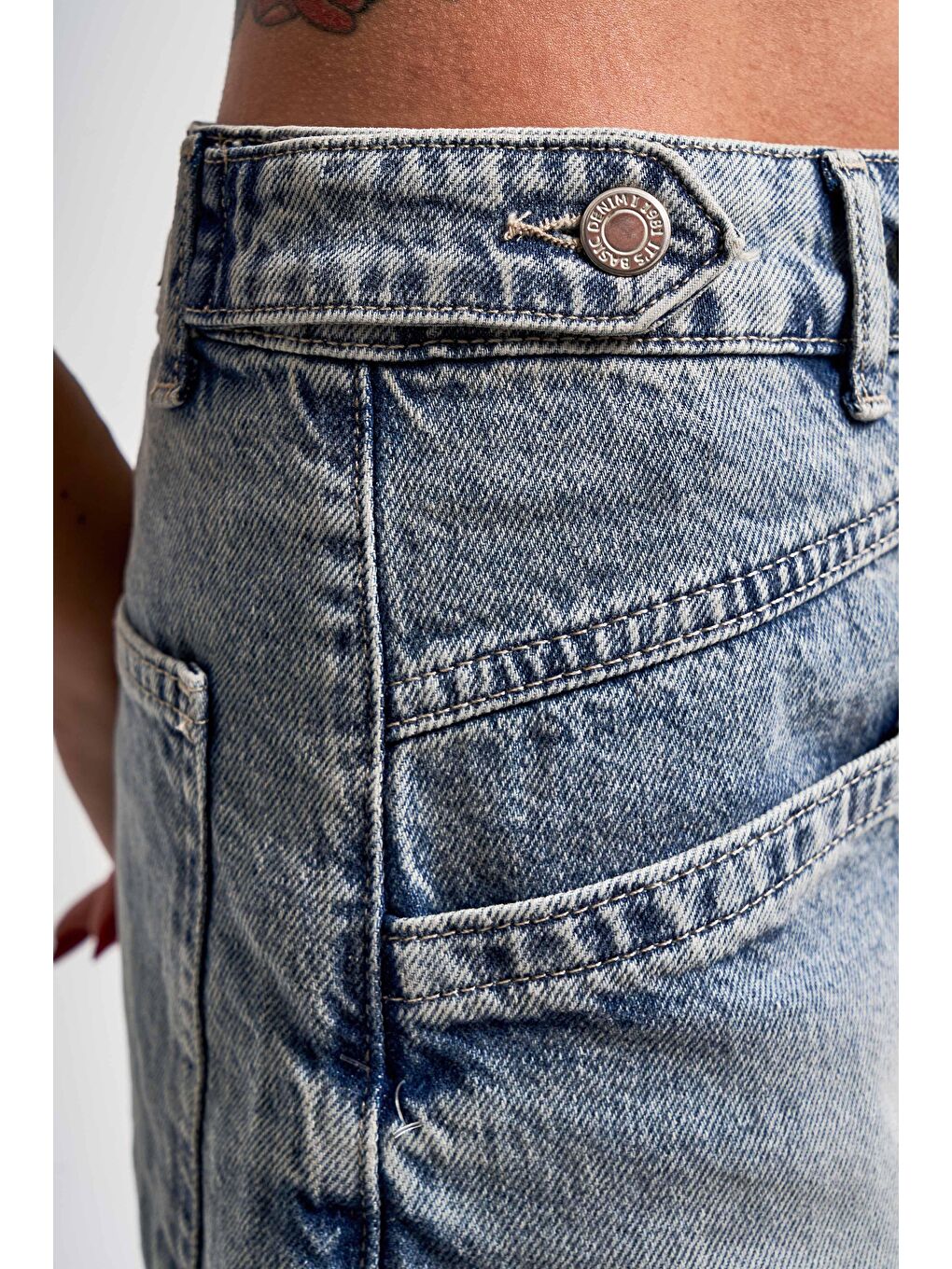 Mavi Kadın Tint Jean Rengi Kemer Detaylı Önden Cepli Denim Şort-1