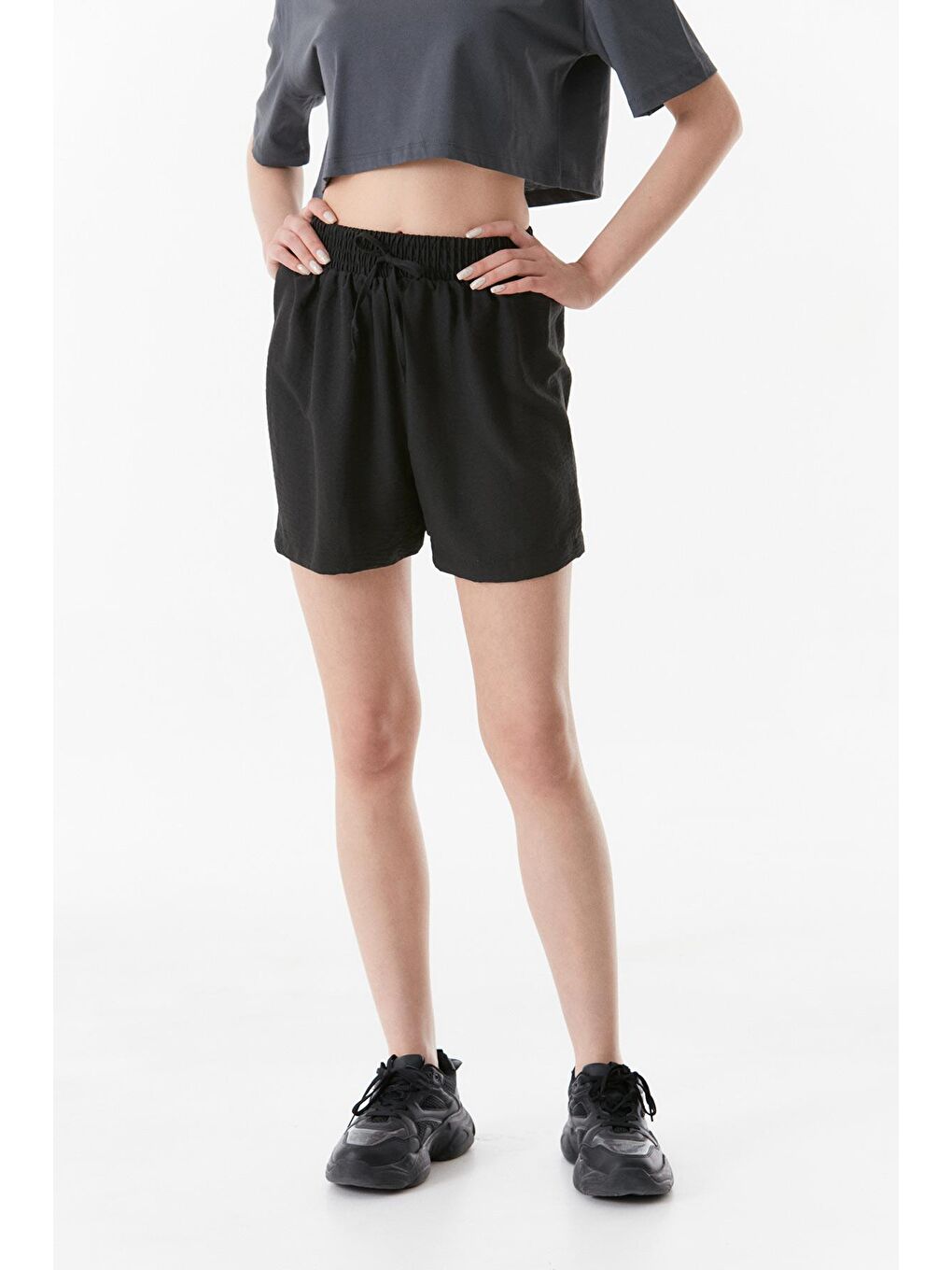 Siyah Basic Ayrobin Kumaş Beli Bağcıklı Şort