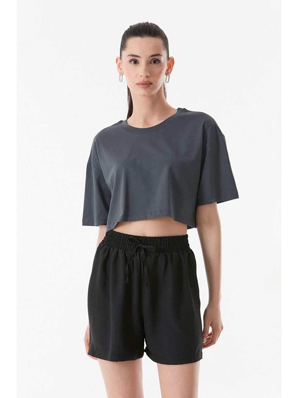 Siyah Basic Ayrobin Kumaş Beli Bağcıklı Şort-1