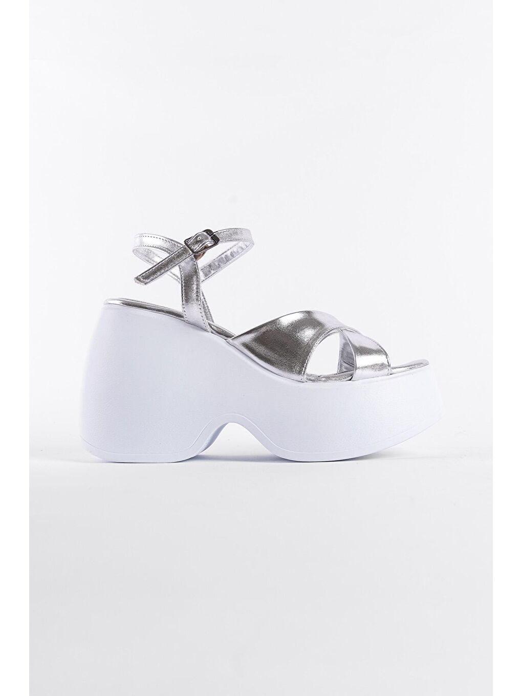 Gri Yüksek Dolgu Topuk Bilekten Bantlı Kadın Sandalet-1