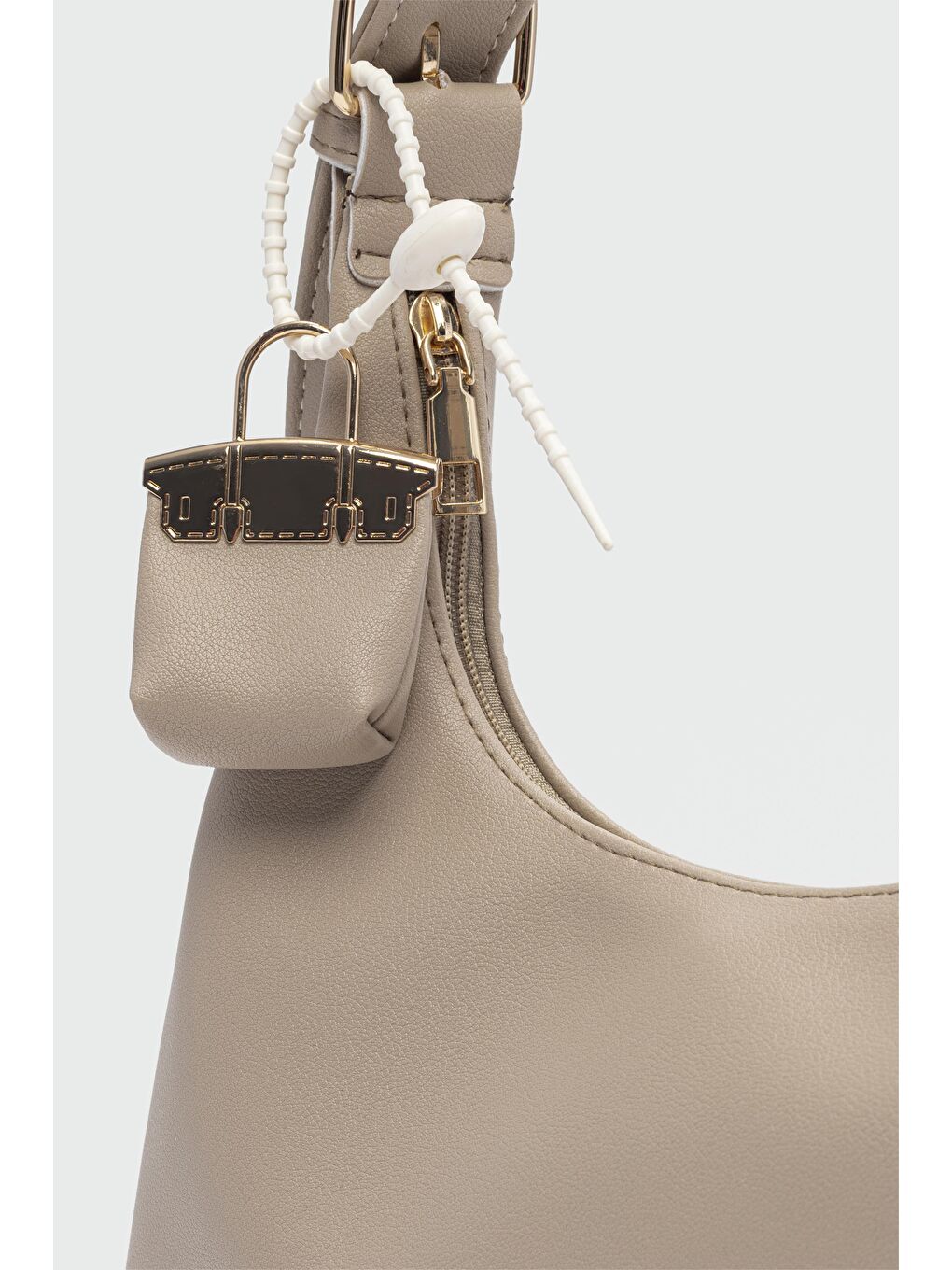 Guts Charmlı Salaş Omuz Çantası Bej-2