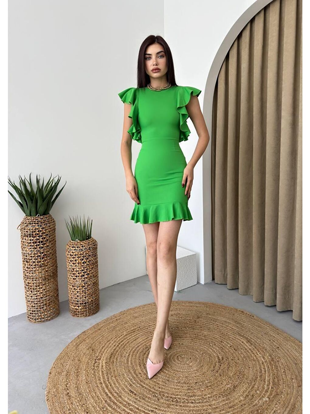 Yeşil Kolu Fırfır Detay Mini Elbise
