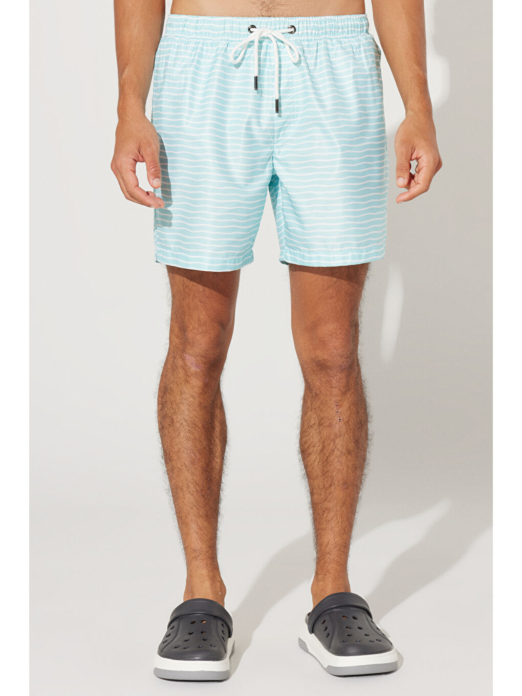 Mavi Erkek Beyaz Mint Standart Fit Normal Kesim Cepli Hızlı Kuruyan Desenli Deniz Şortu-1