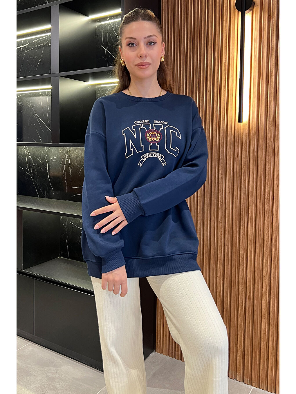 GÜLSELİ Lacivert Bisiklet Yaka Üç İplik Şardonlu Nyc Nakışlı Sweatshirt - 1