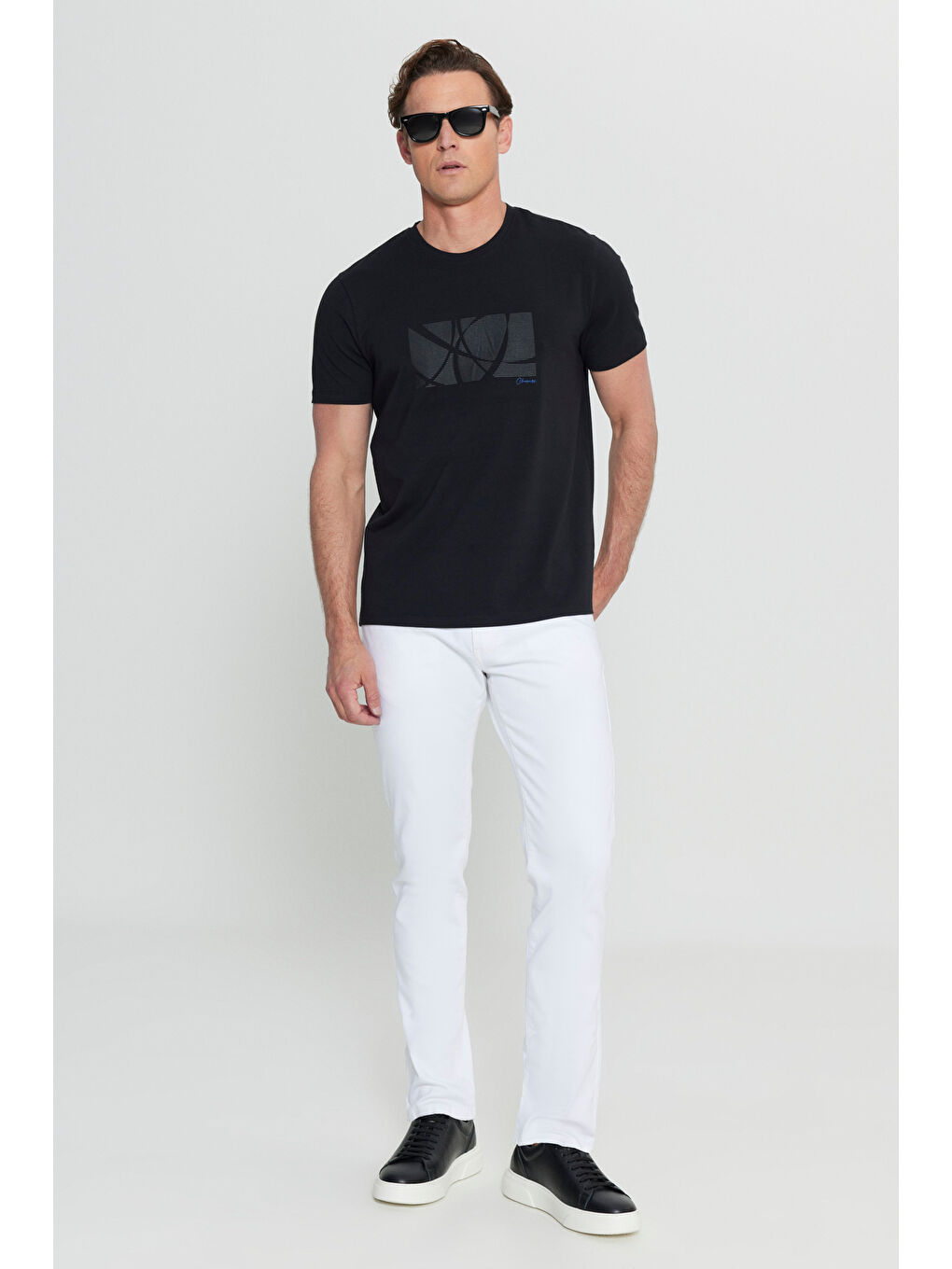 Erkek Siyah Pamuklu Slim Fit Dar Kesim Bisiklet Yaka Baskılı Esnek Tişört-1